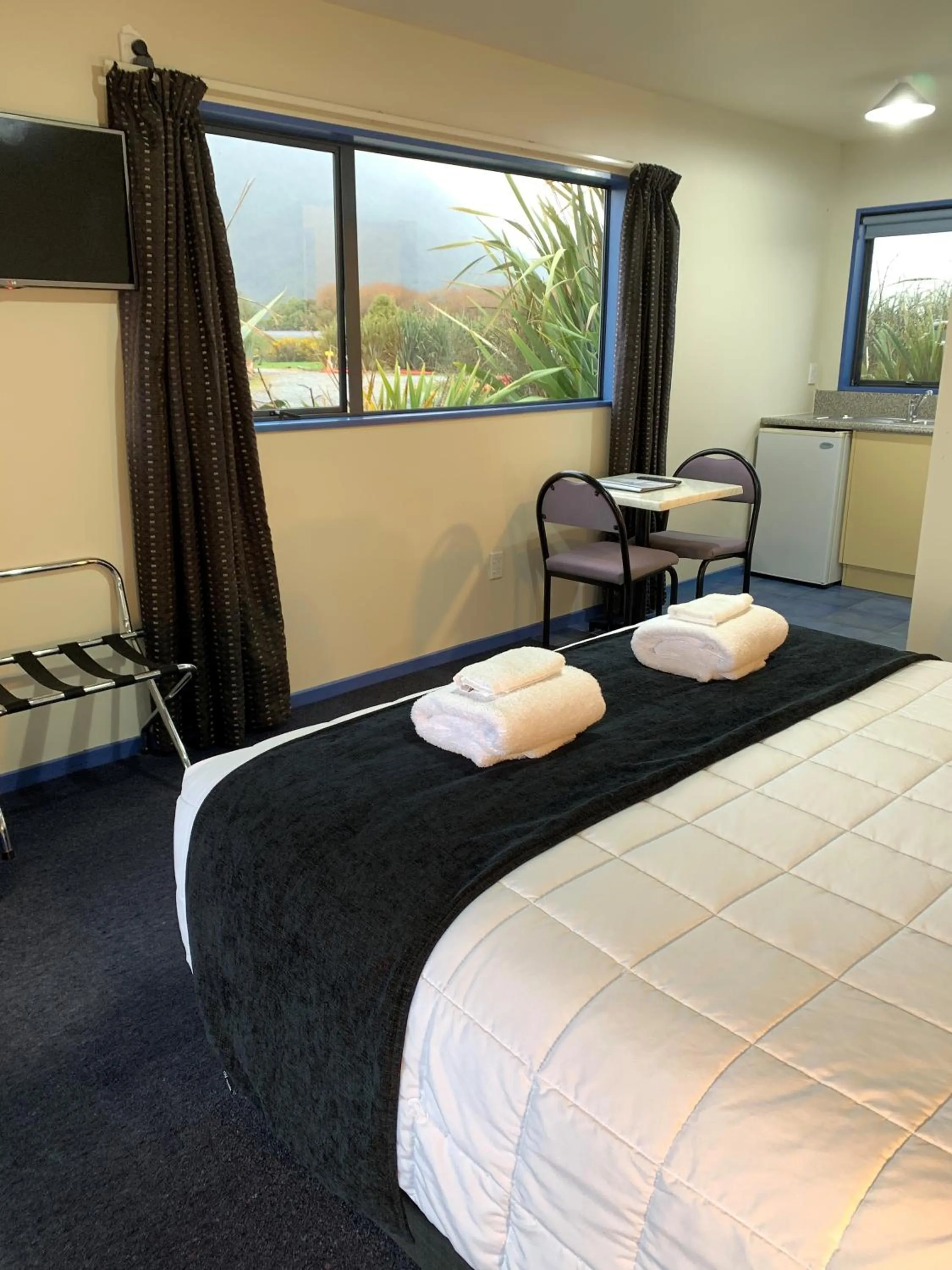 Bed in Haast River Motels & Holiday Park