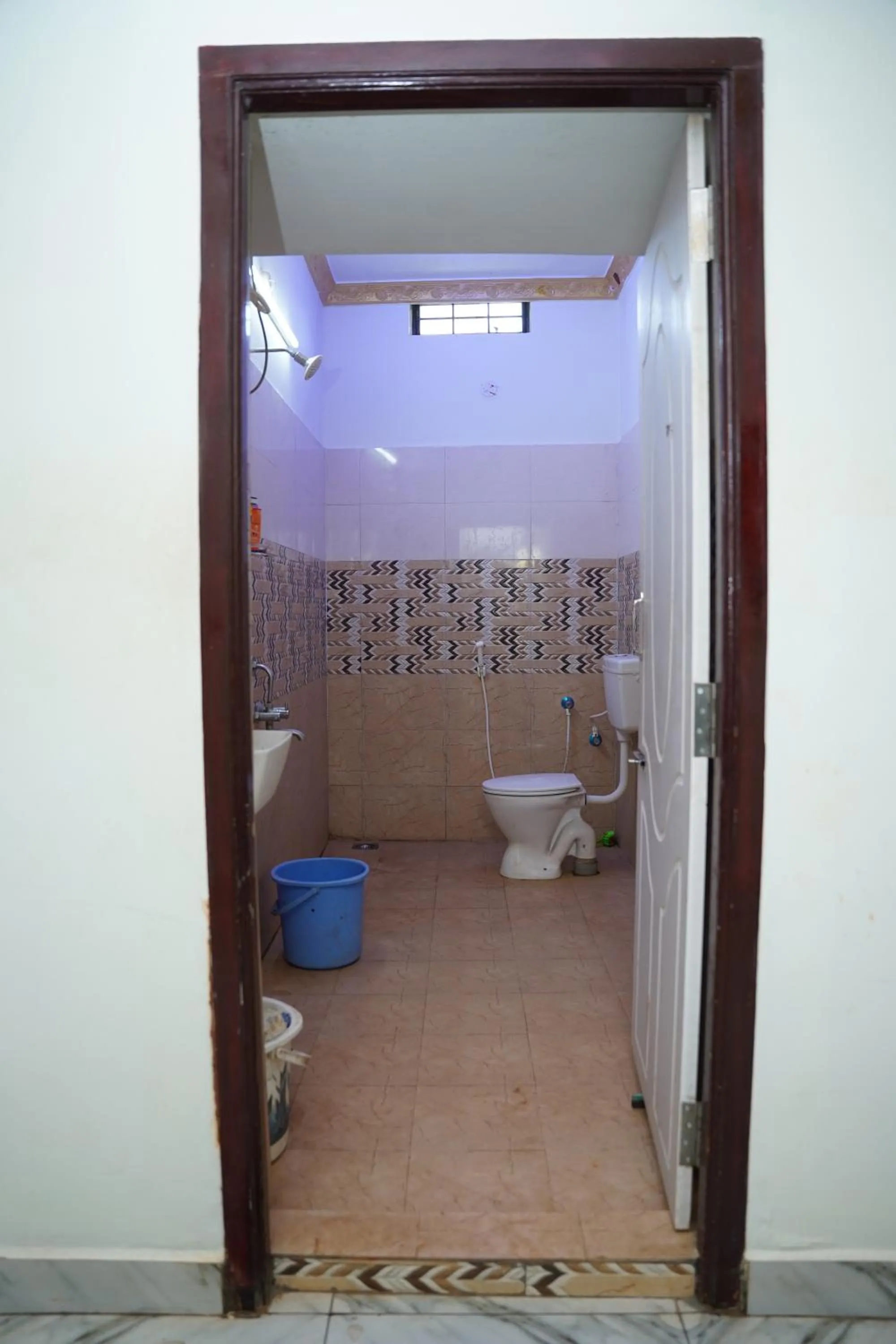 Shower in The Last Stop Backpackers Hostel