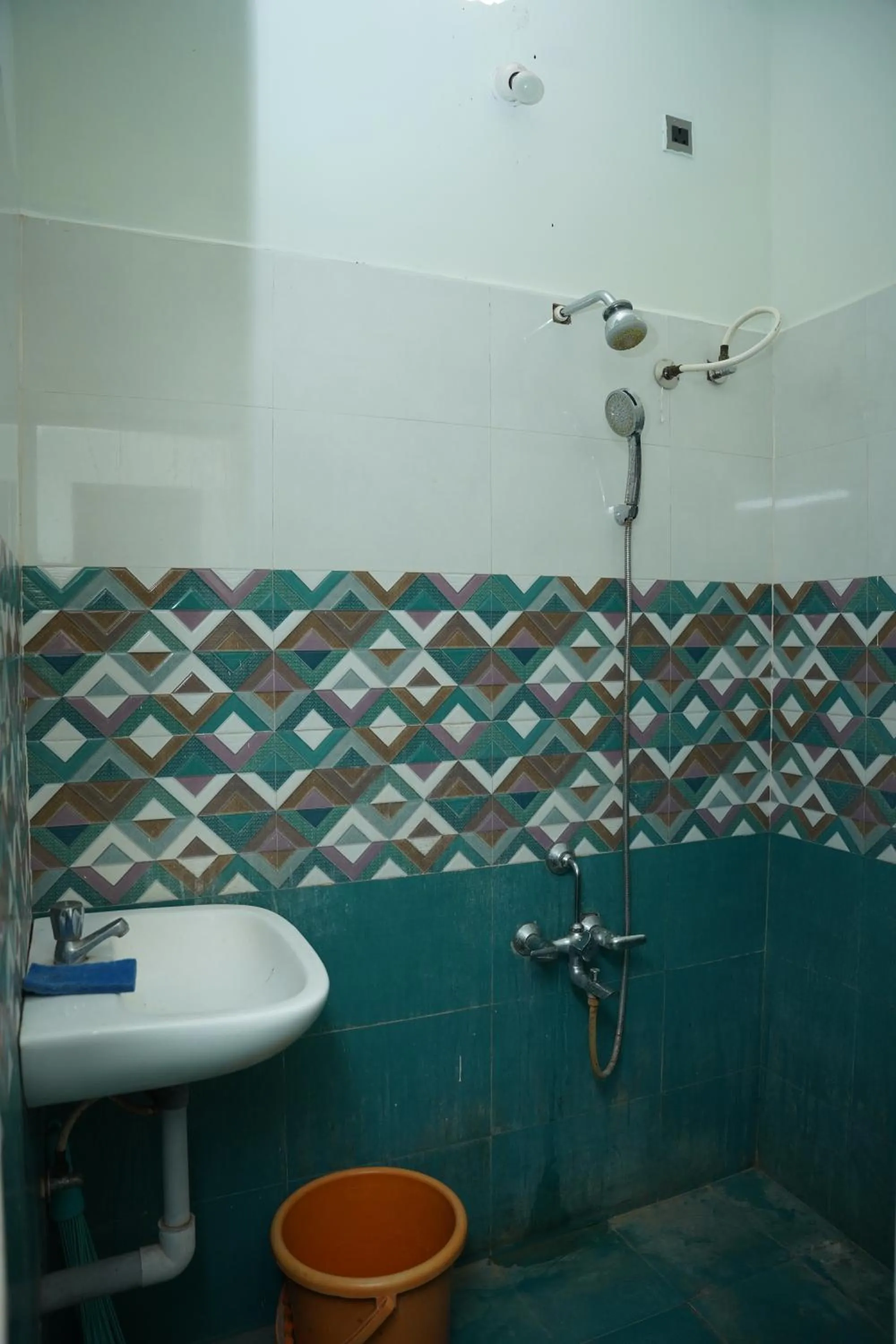 Shower in The Last Stop Backpackers Hostel