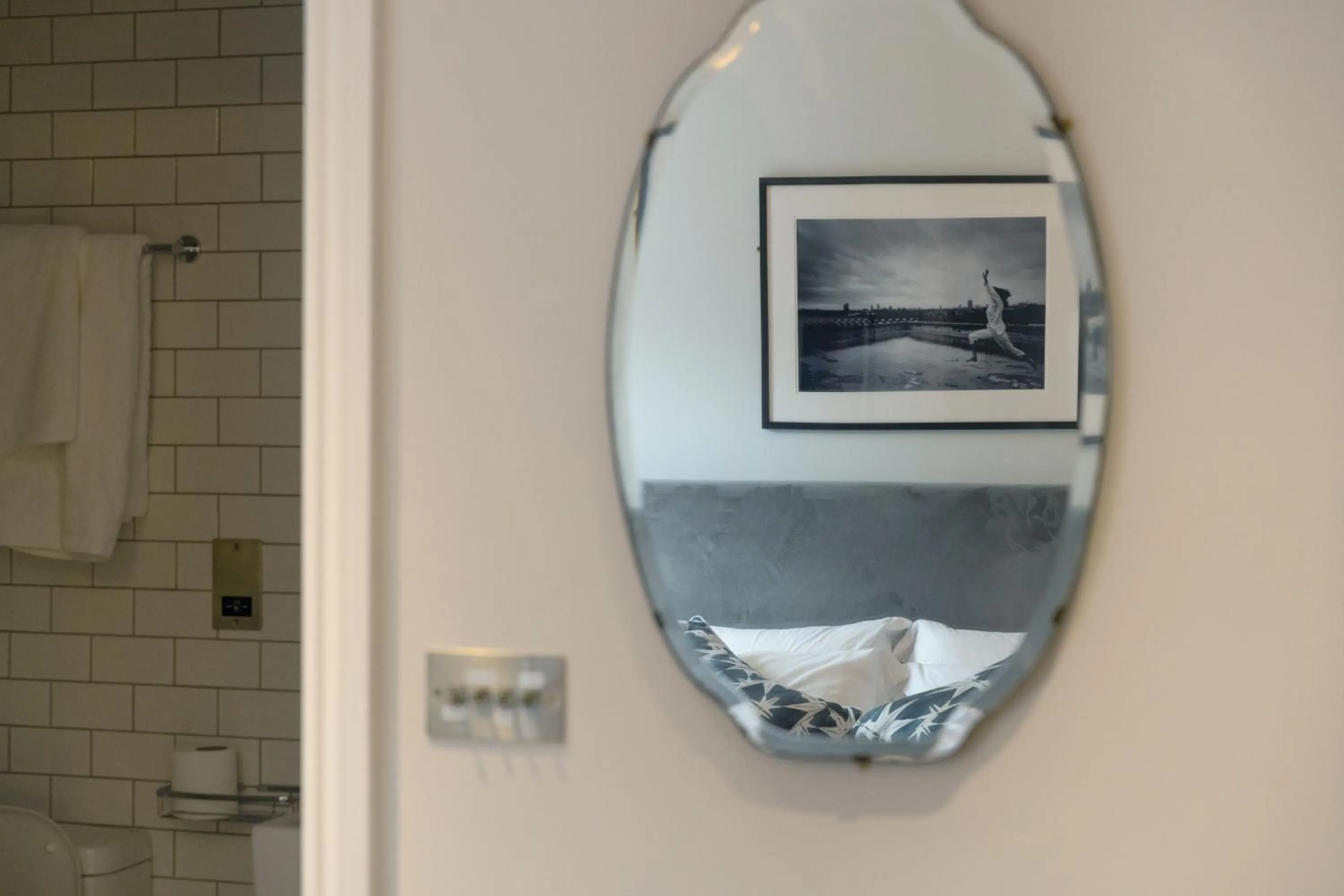 THE KNIGHT OF NOTTINGHILL