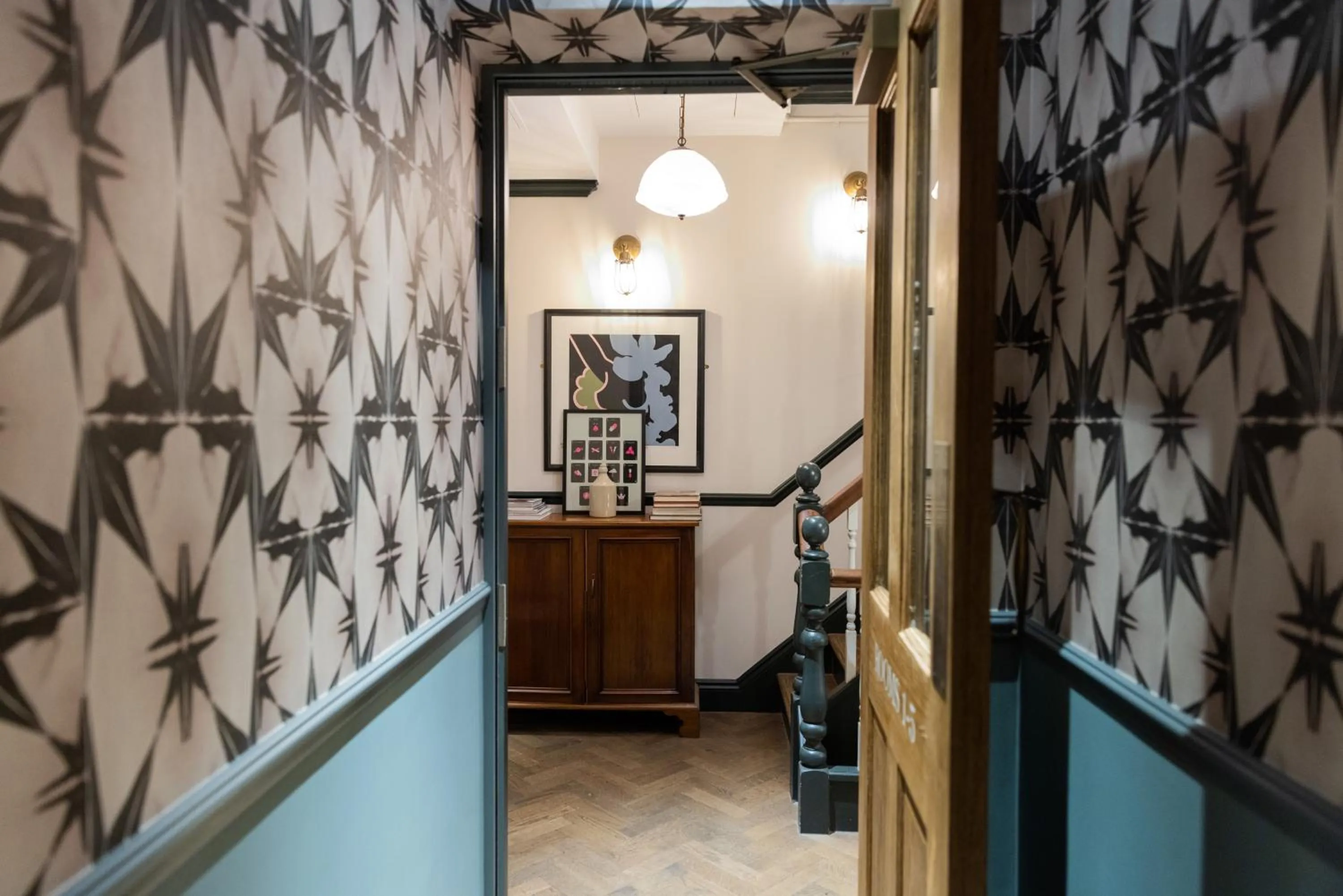 THE KNIGHT OF NOTTINGHILL