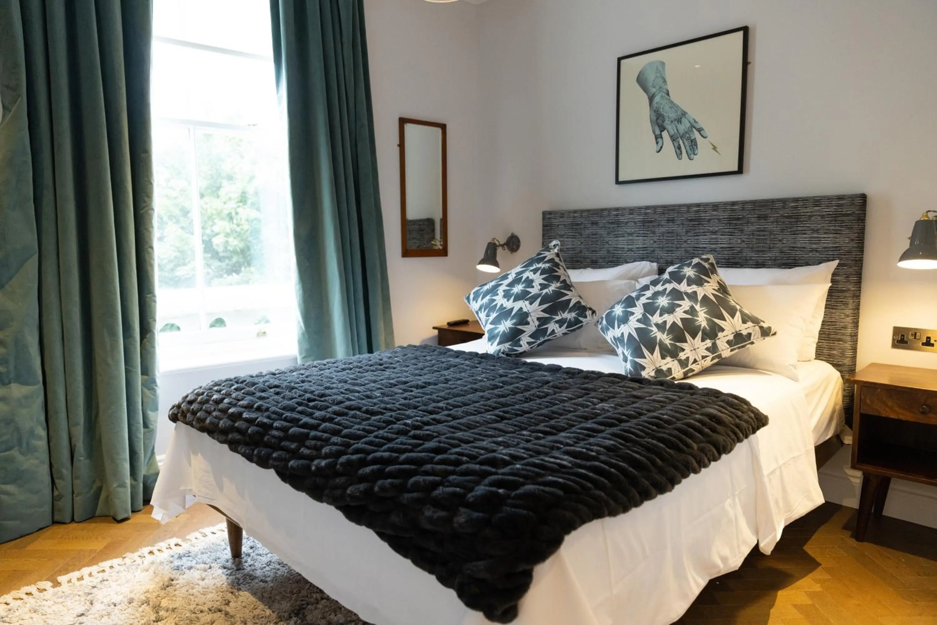 Bed in THE KNIGHT OF NOTTINGHILL