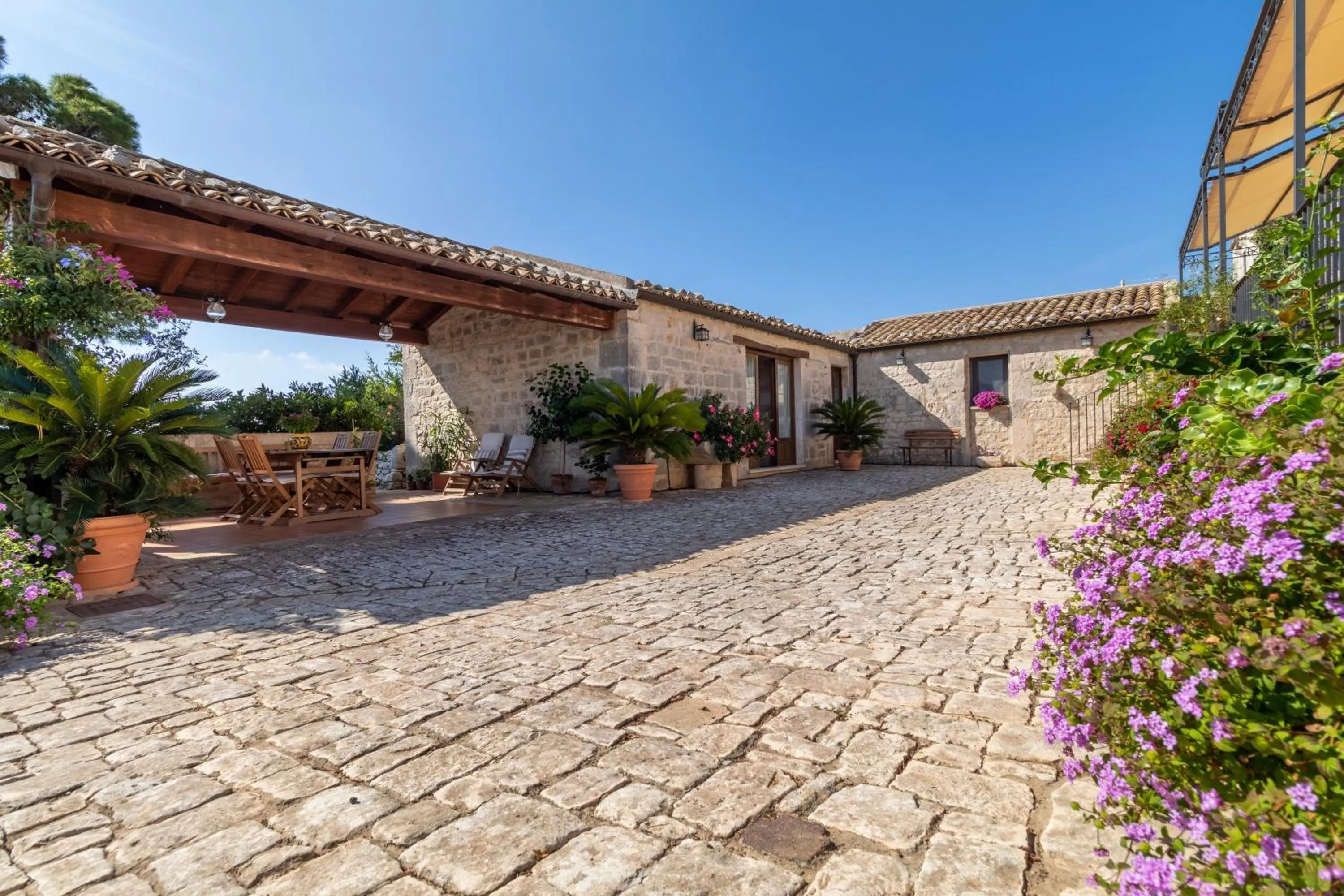 Property building in Il Flauto Magico