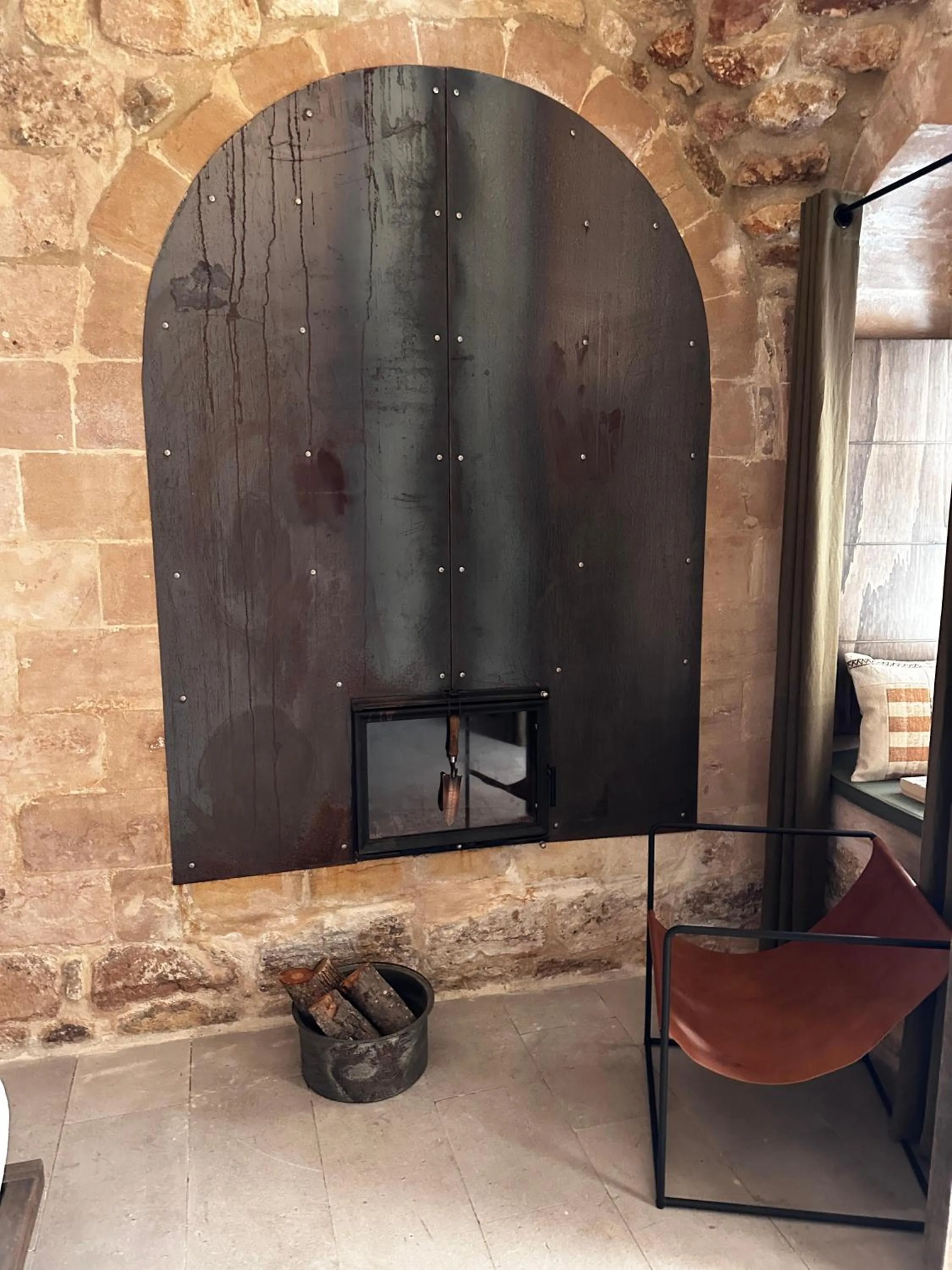 Photo of the whole room in Mirsoum Han