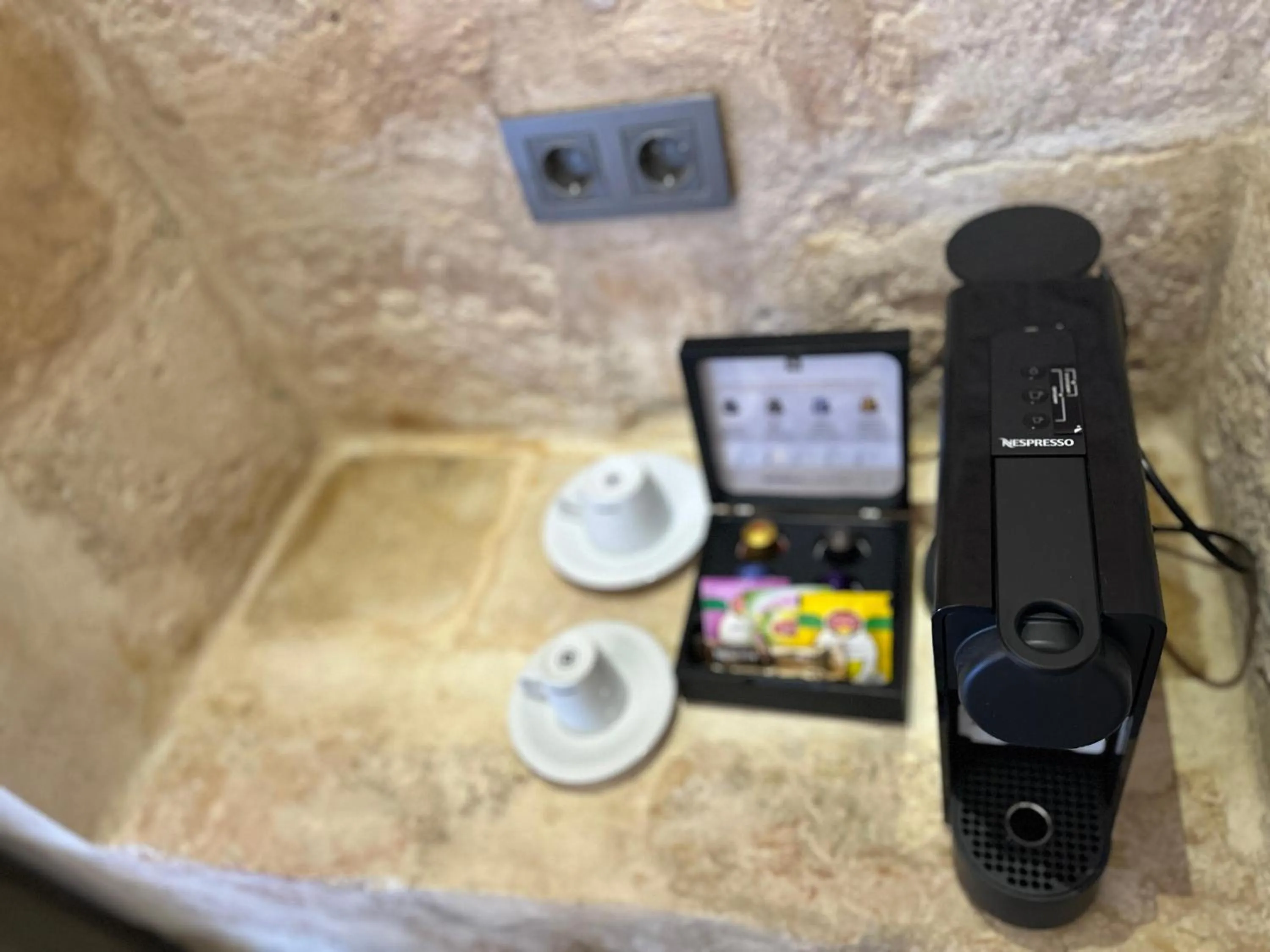 Photo of the whole room in Mirsoum Han