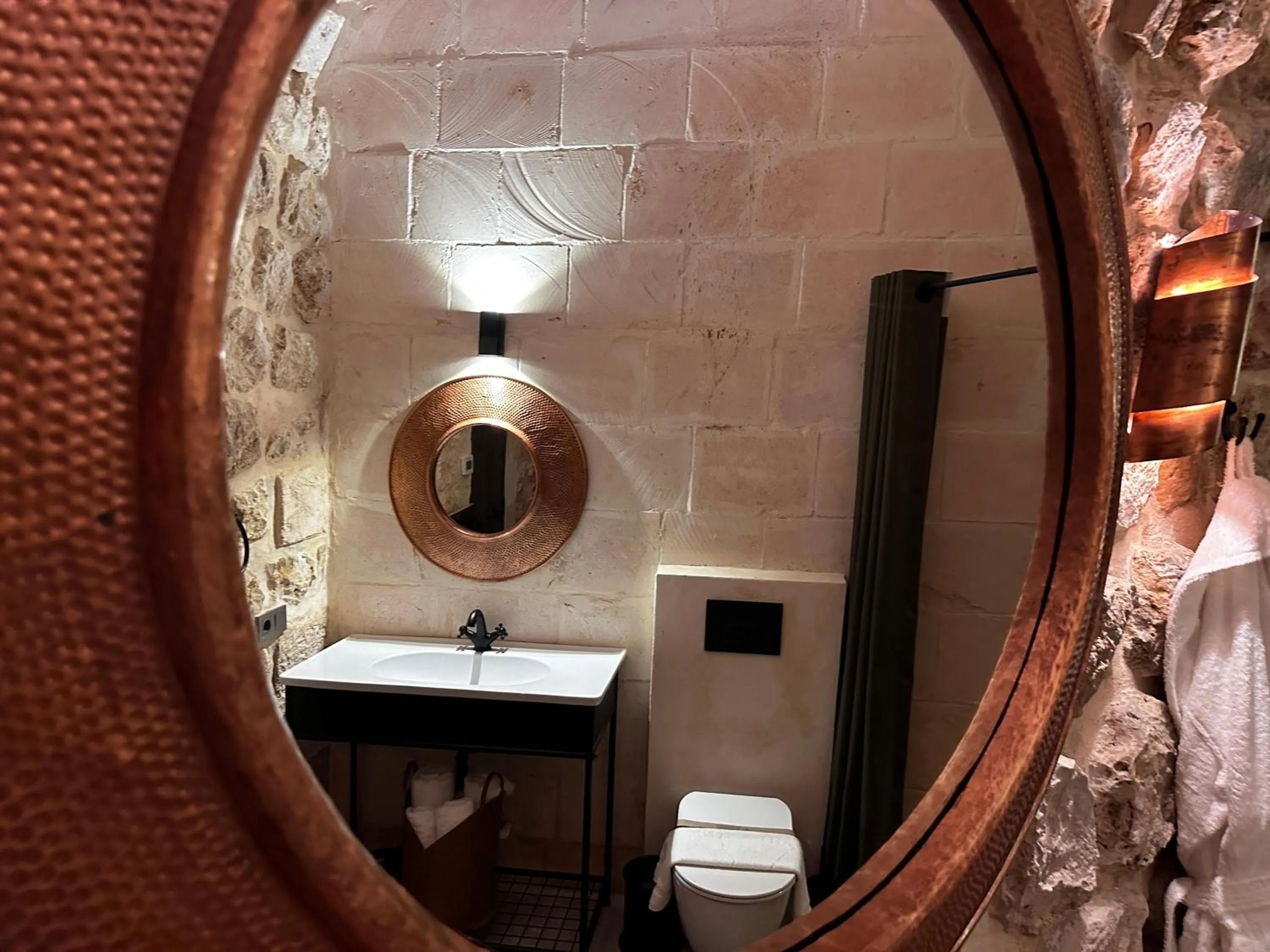 Bathroom in Mirsoum Han