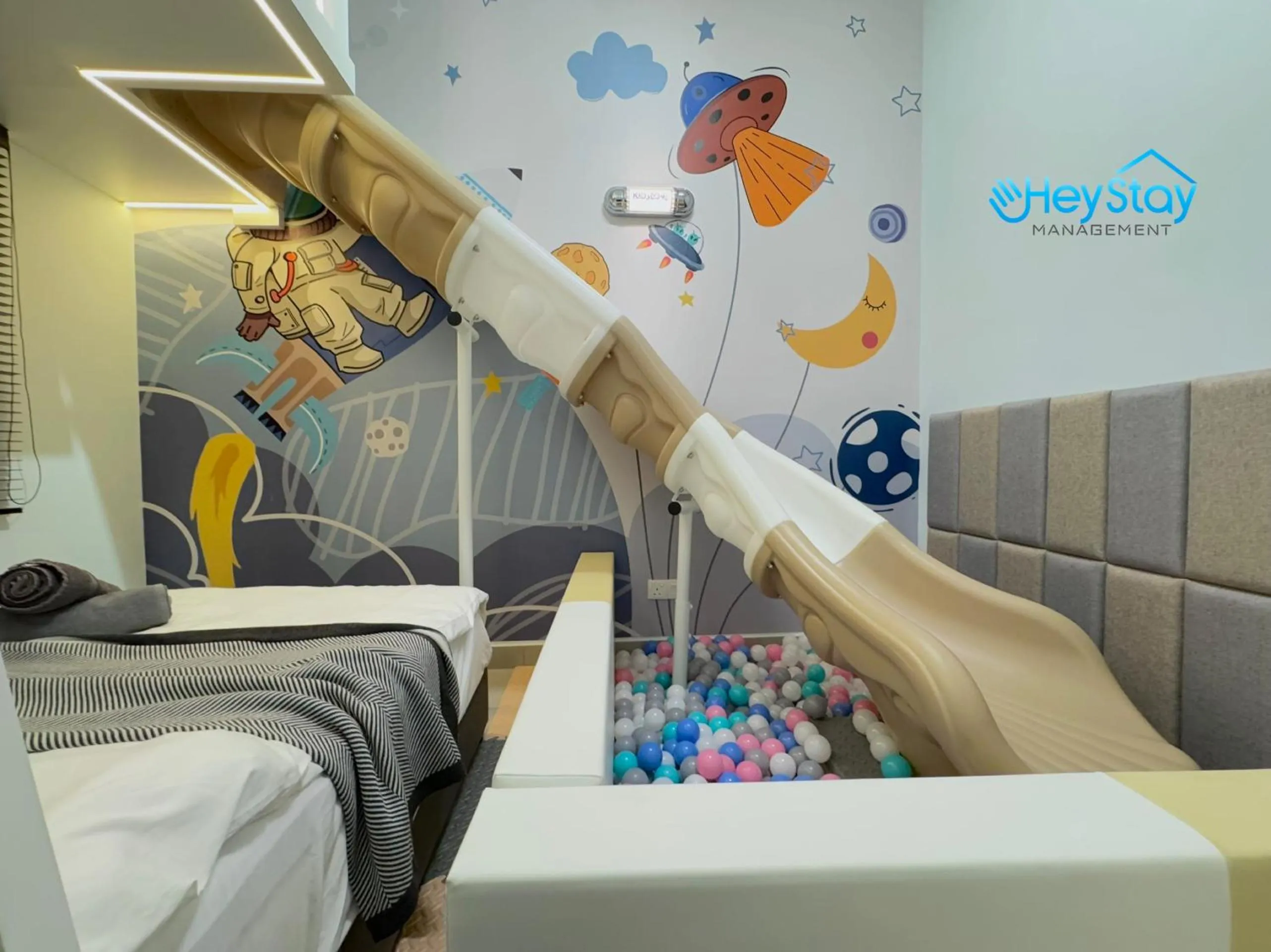 Bed in Amber Cove Impression City By Heystay Management