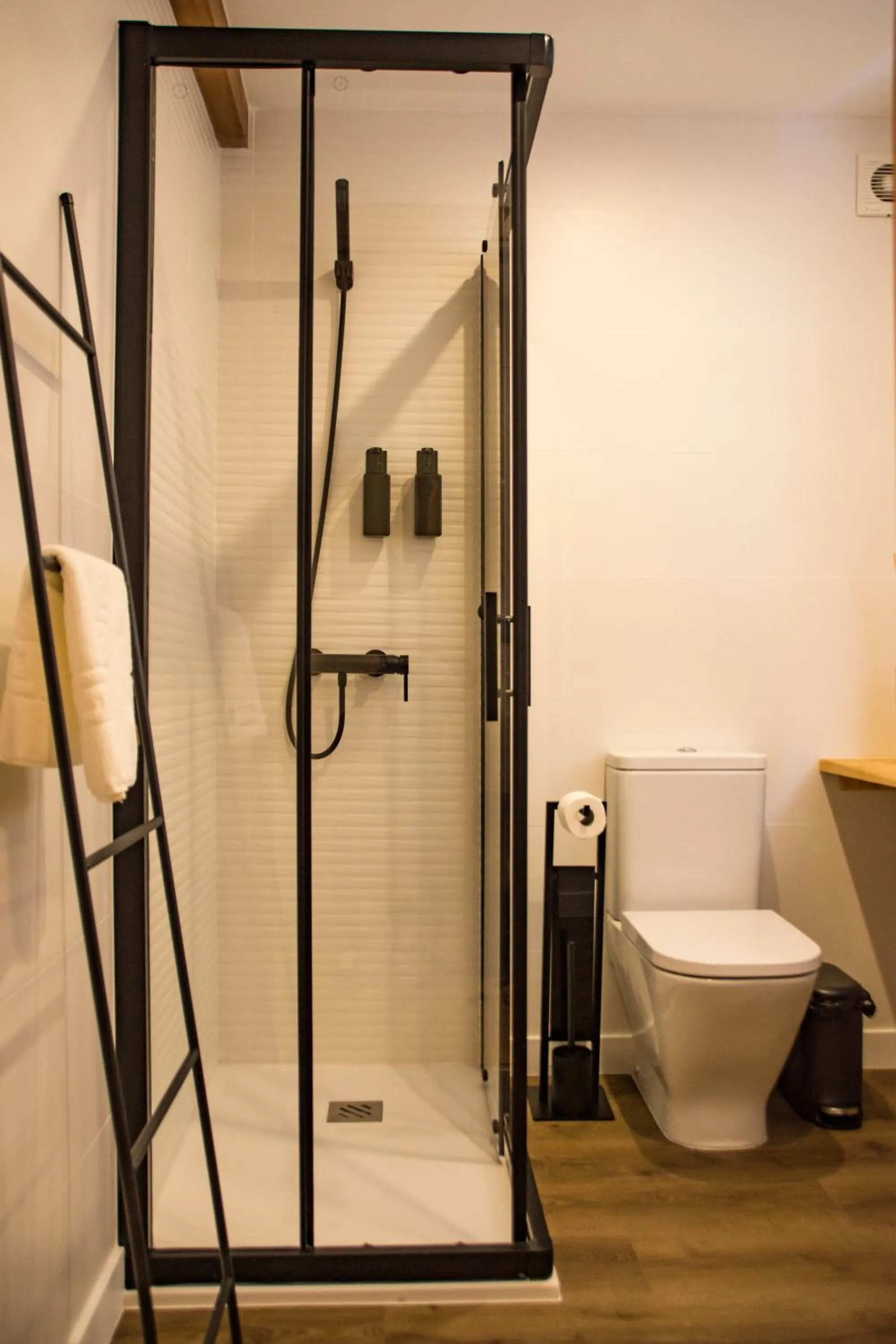 Shower in hostal Nomade Santiago