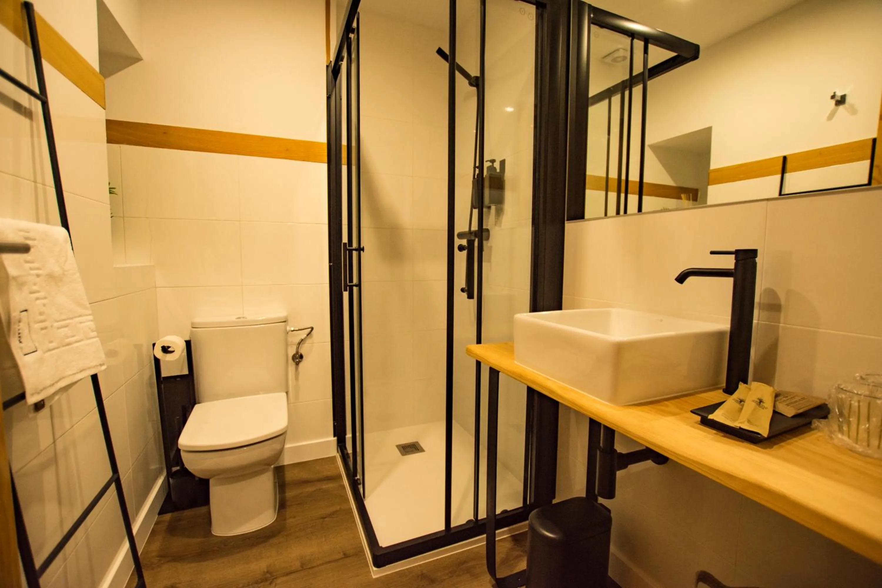 Shower in hostal Nomade Santiago