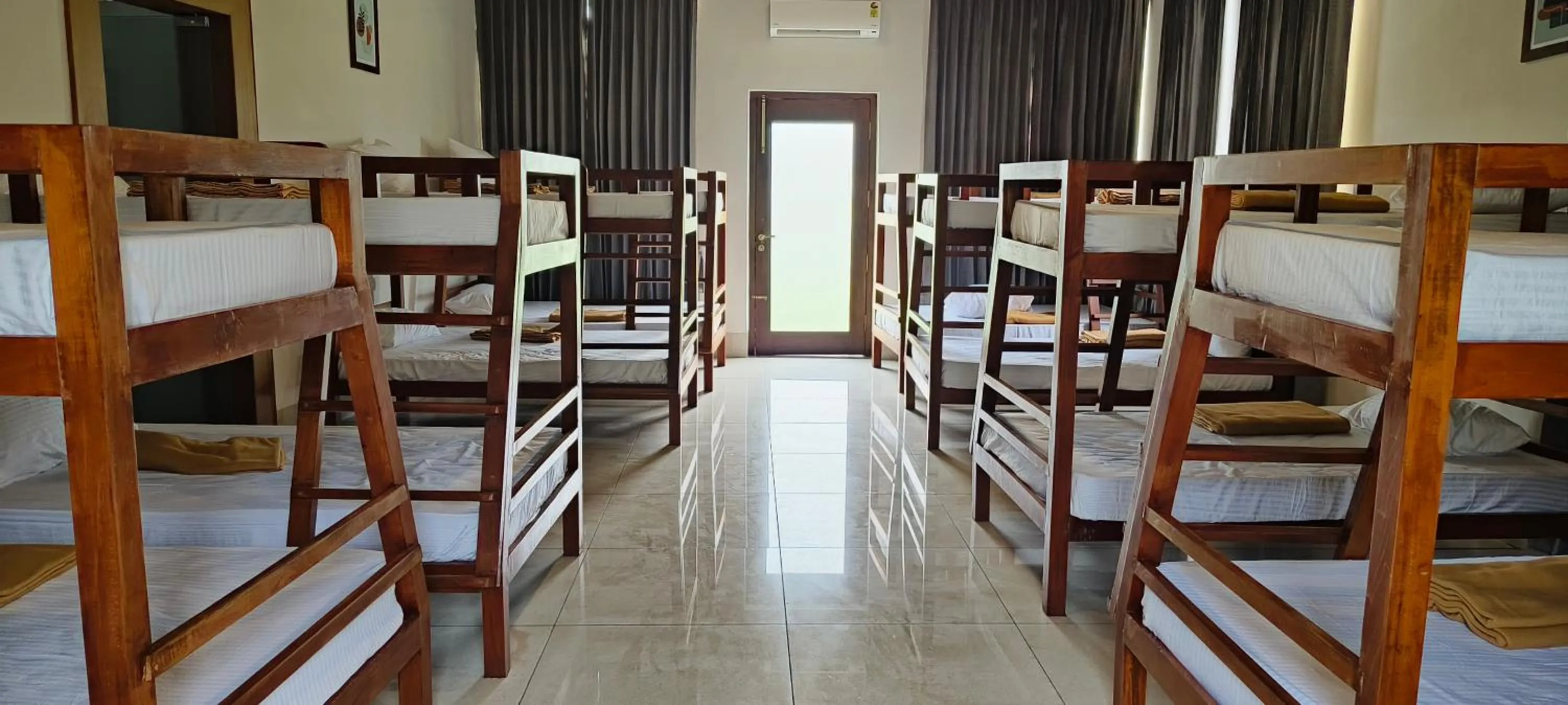 Photo of the whole room in GVS Club & Forest Meadows