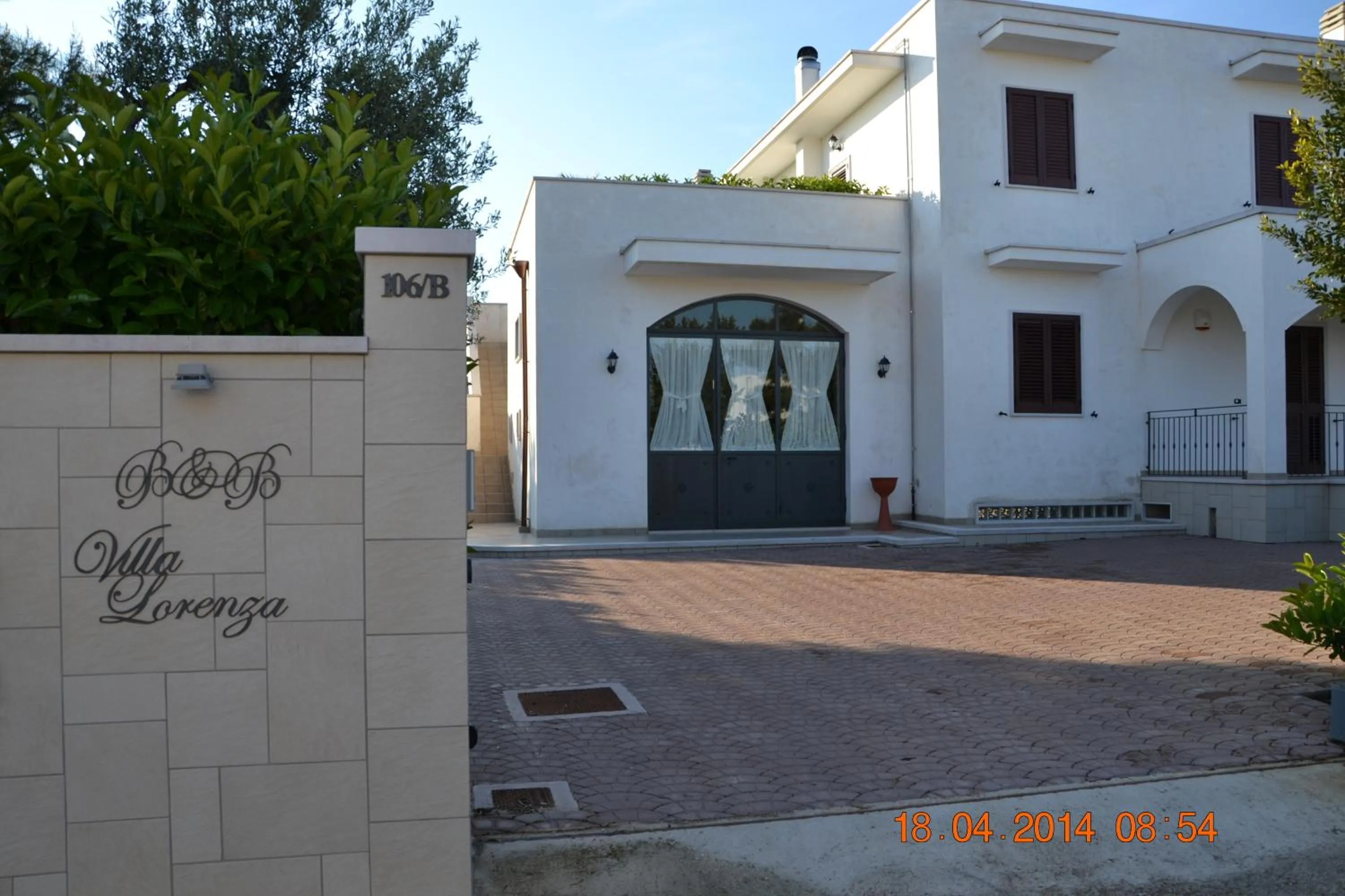 Property building in Villa Lorenza