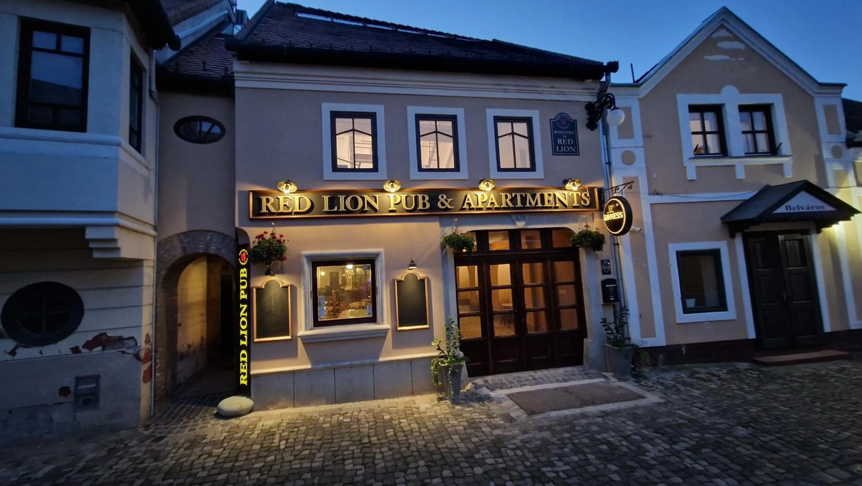 Red Lion Pub & Apartments Szentendre
