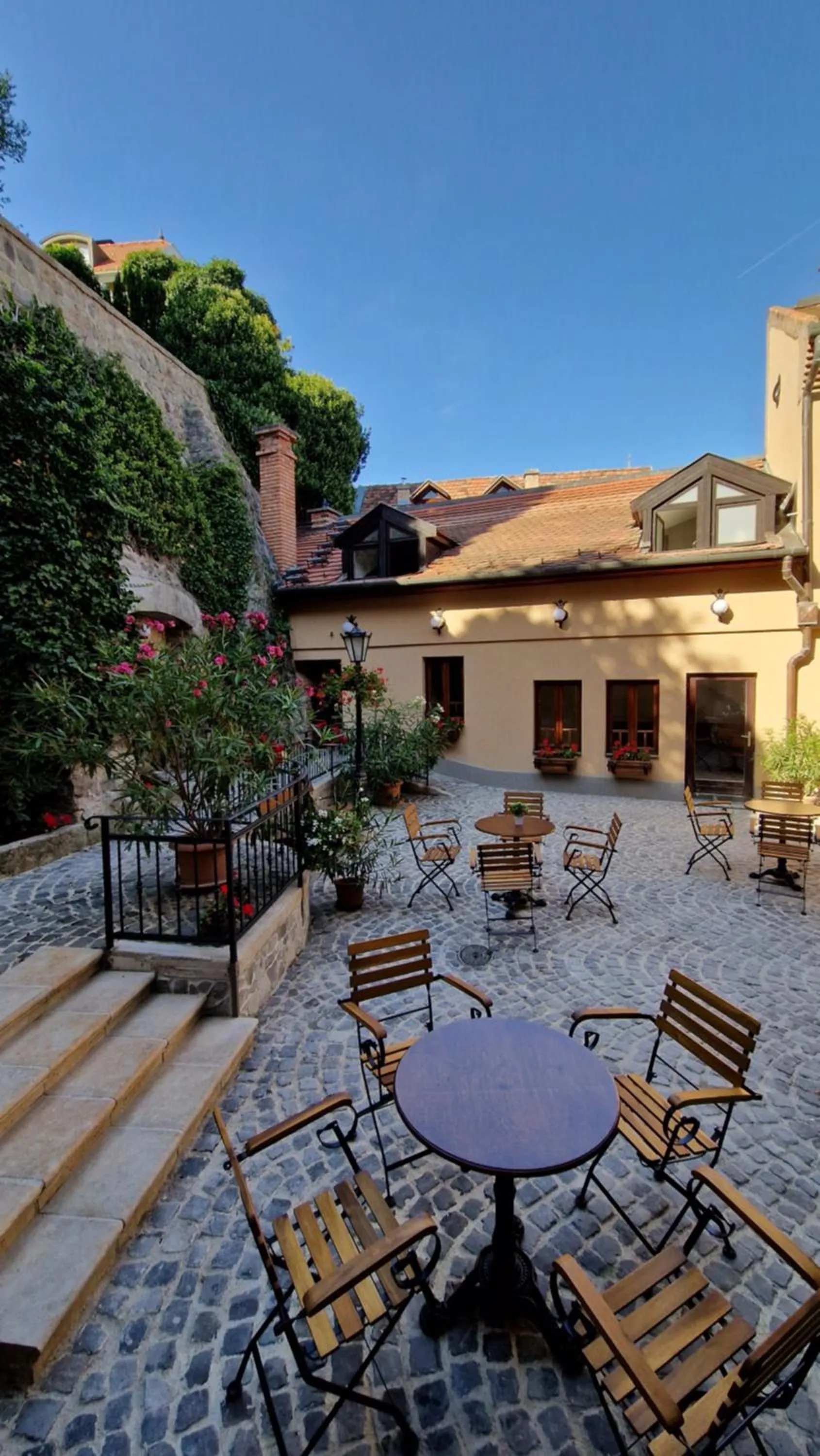 Red Lion Pub & Apartments Szentendre