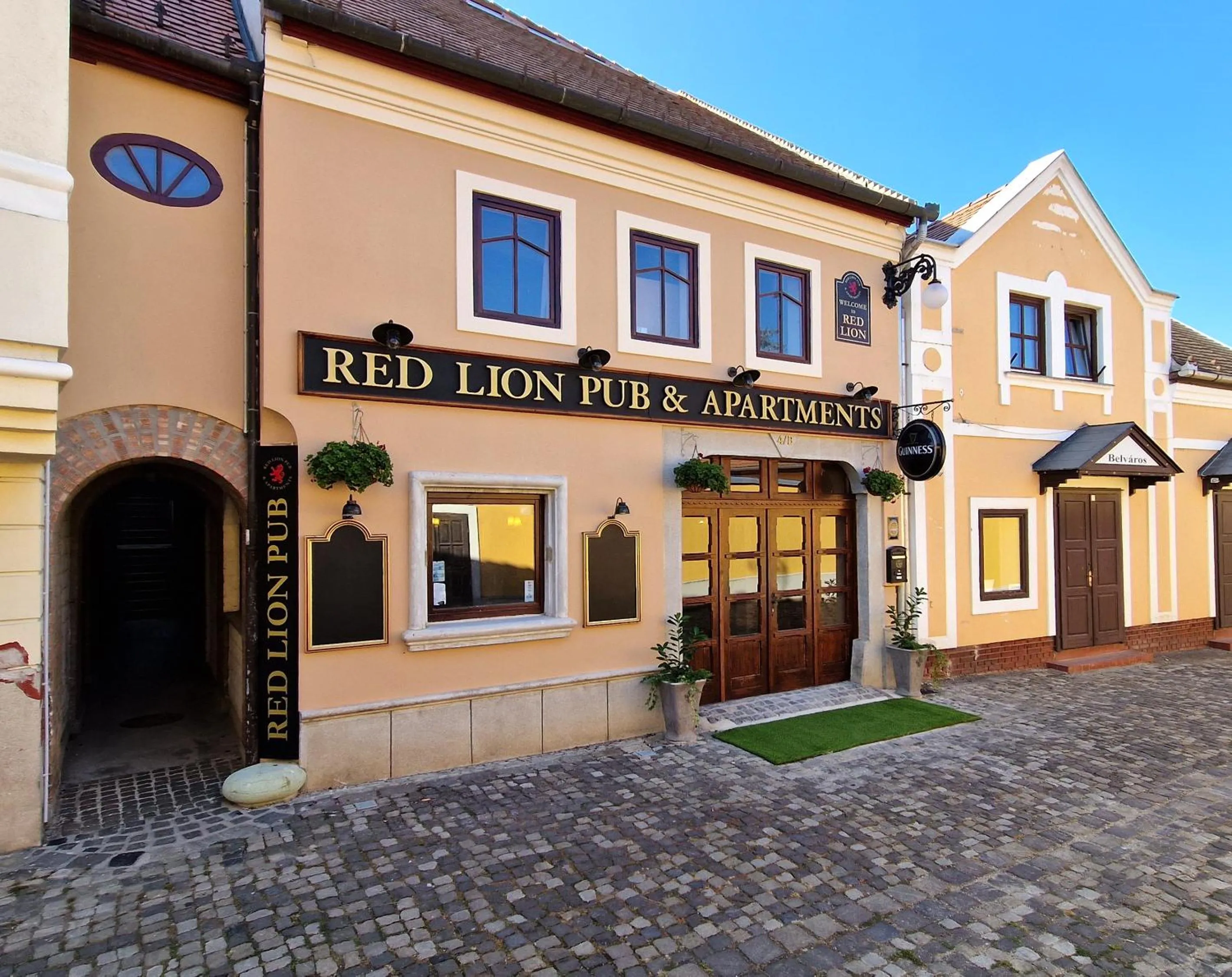 Red Lion Pub & Apartments Szentendre