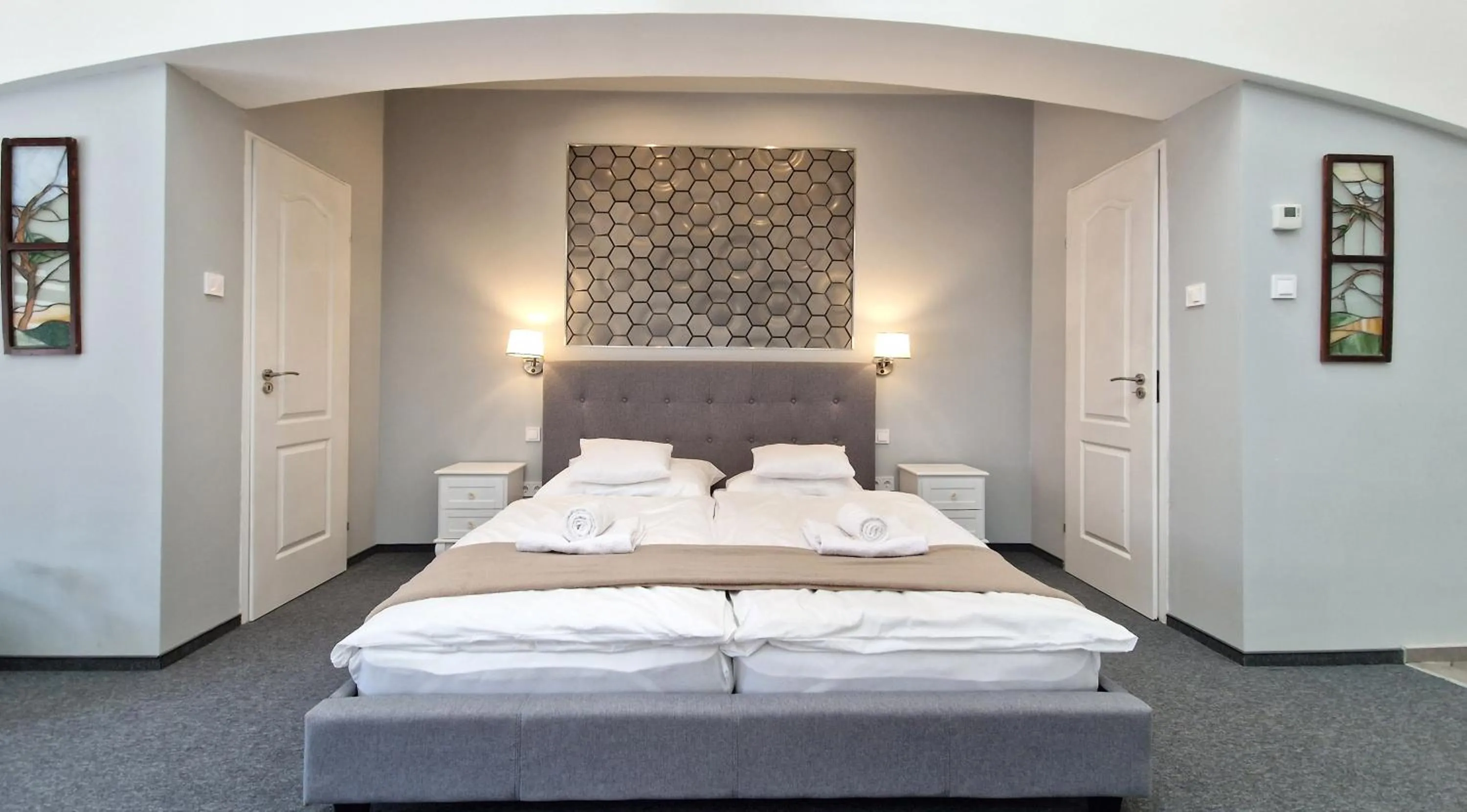 Bed in Red Lion Pub & Apartments Szentendre