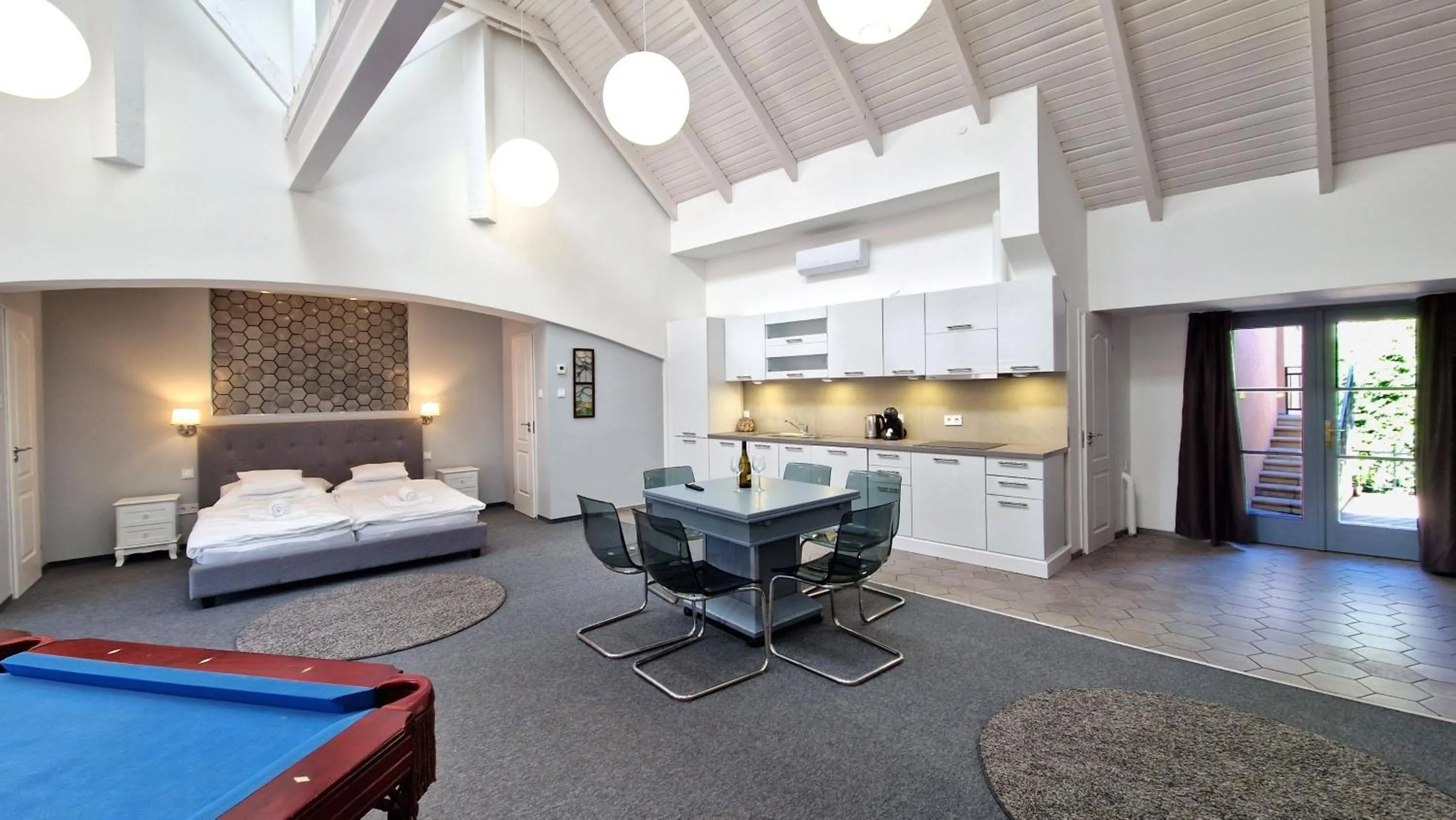 Bed in Red Lion Pub & Apartments Szentendre