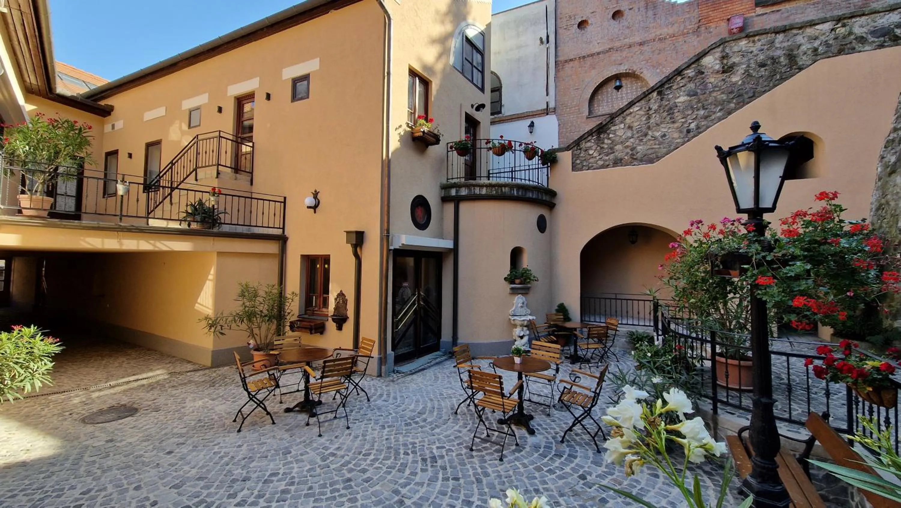 Red Lion Pub & Apartments Szentendre