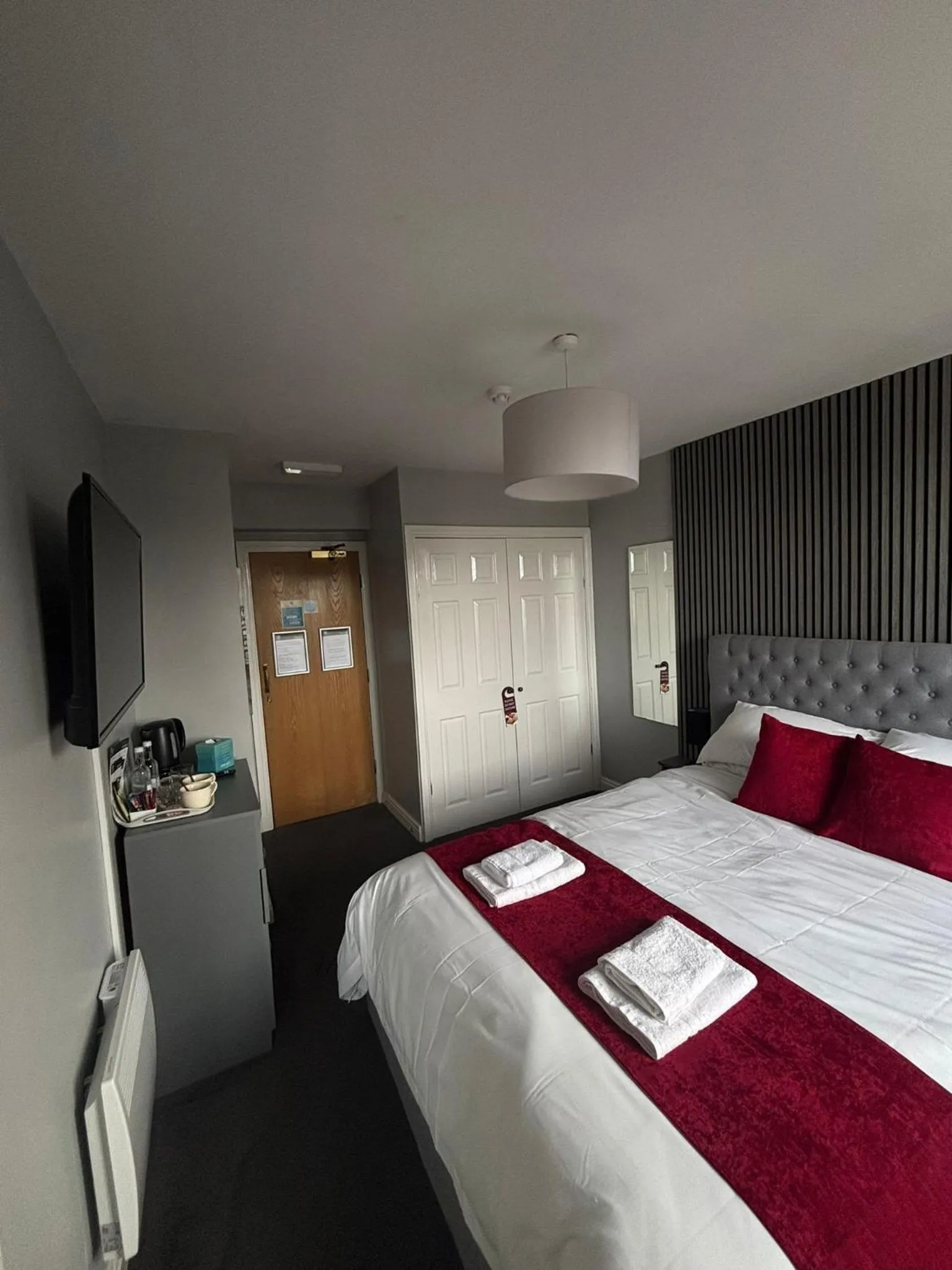 Bed in Feildens Arms Hotel