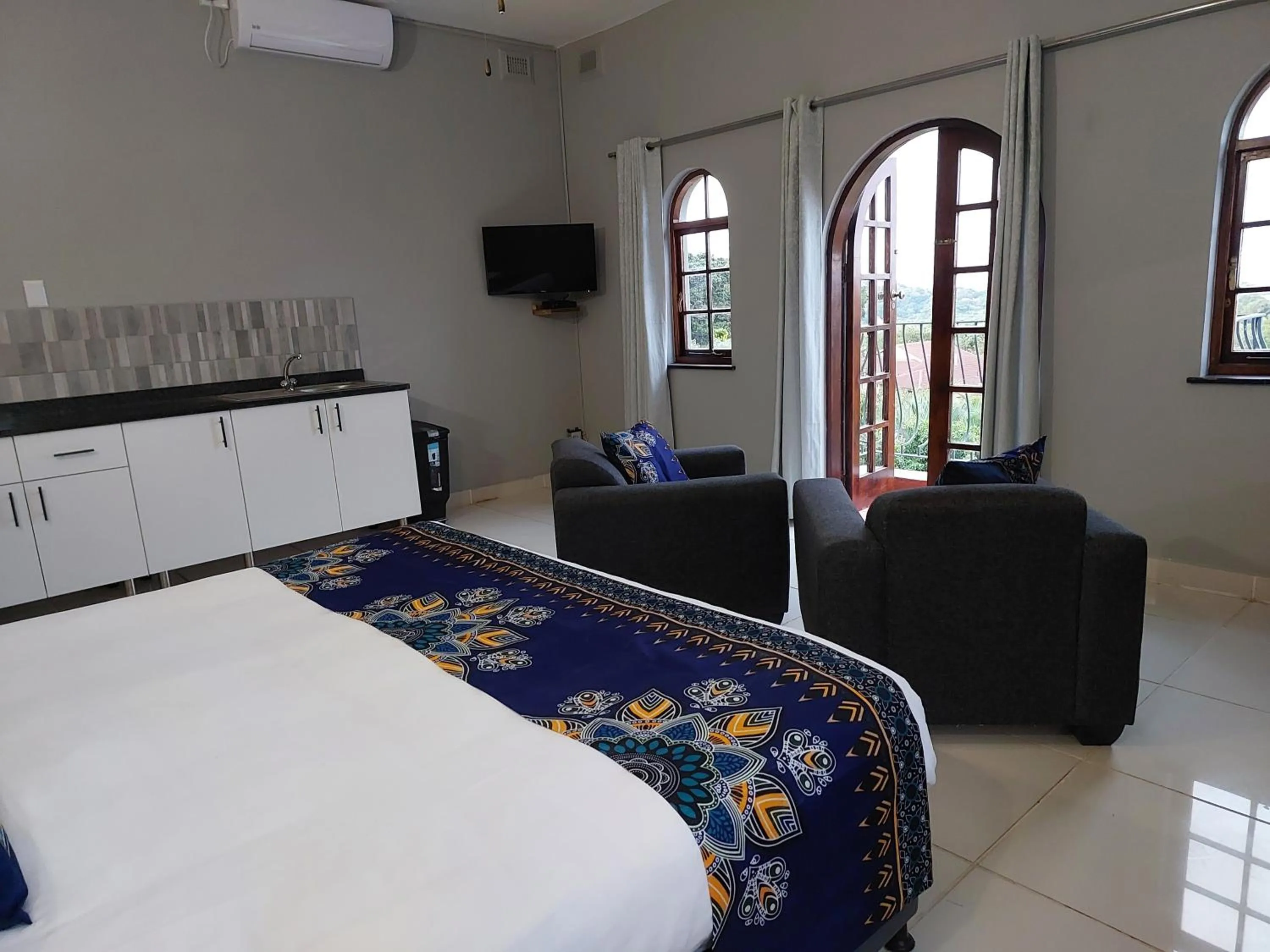 Bed in Fairway Guest Lodge