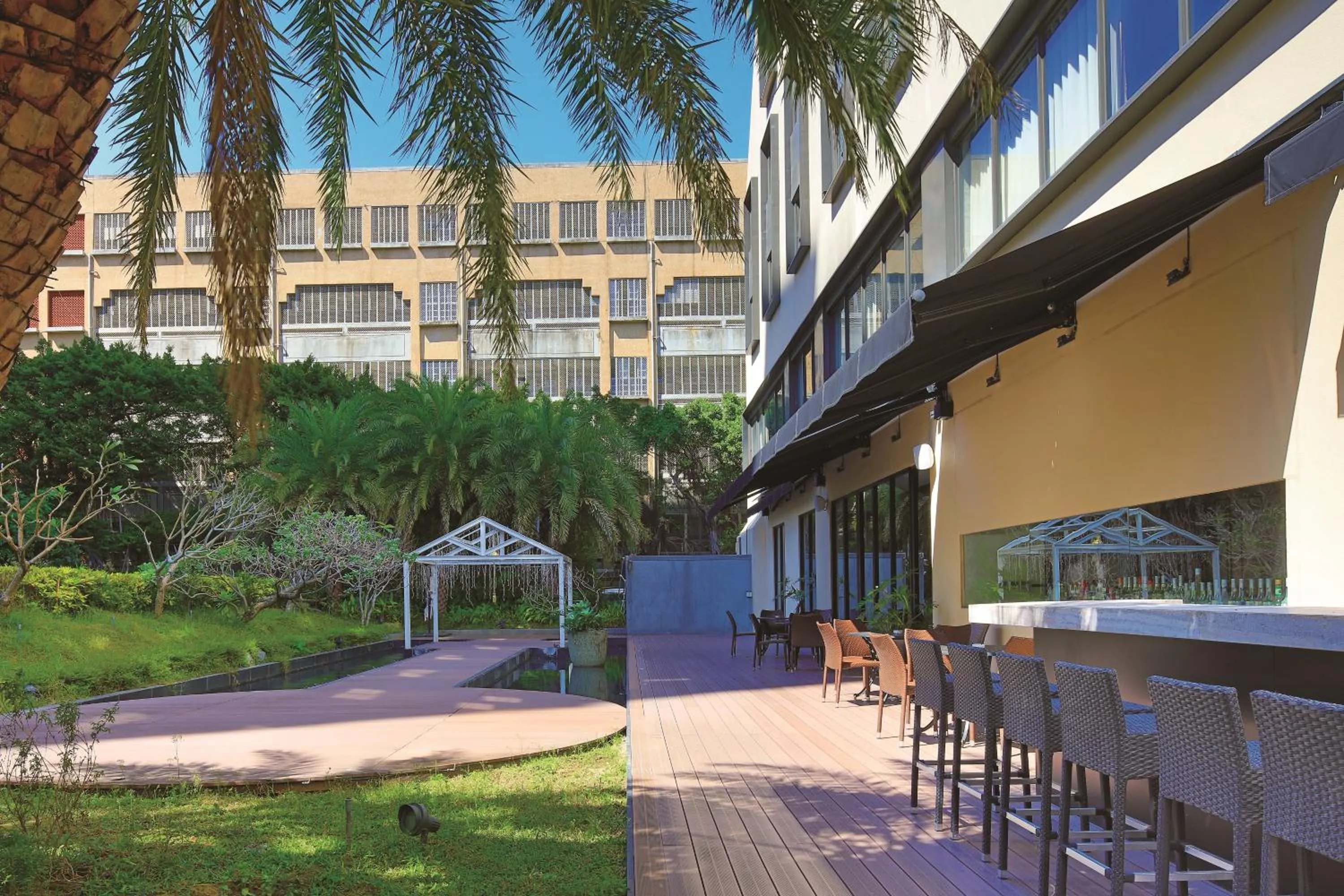 Restaurant/places to eat, Property Building in Hotel Wo