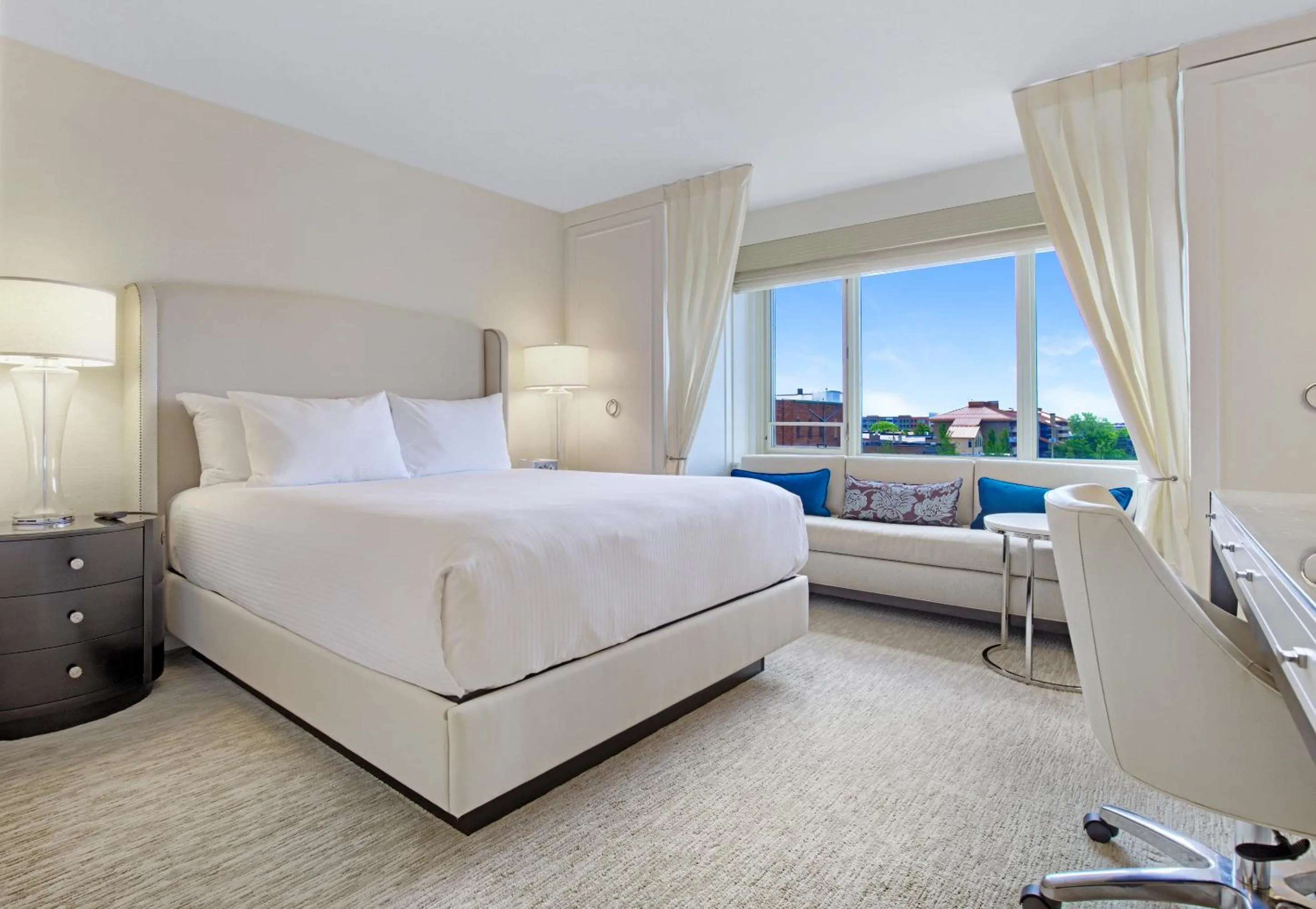 Bedroom, Bed in The H Hotel