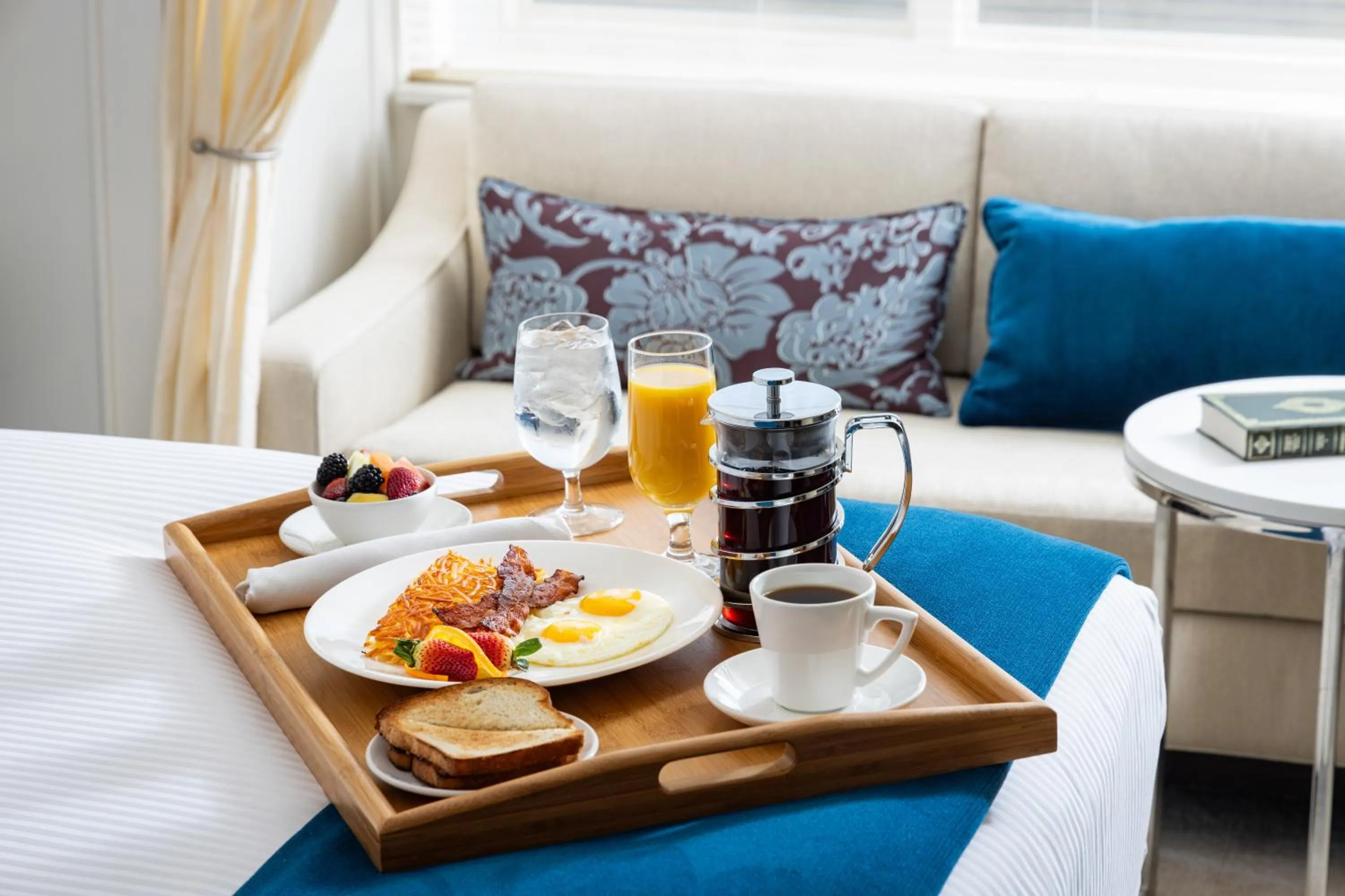 Breakfast, Bed in The H Hotel