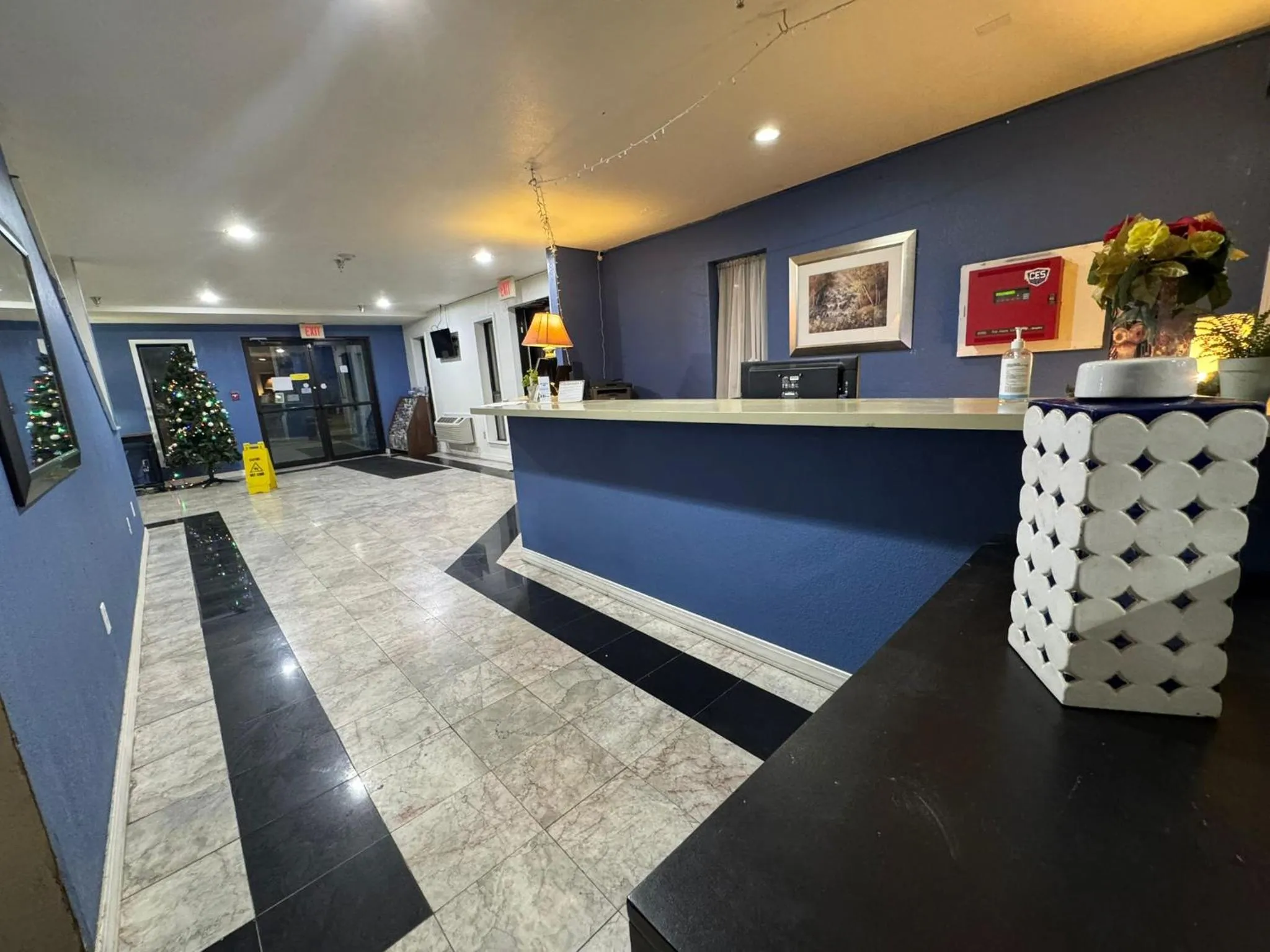 Lobby or reception in Express inn Junction city