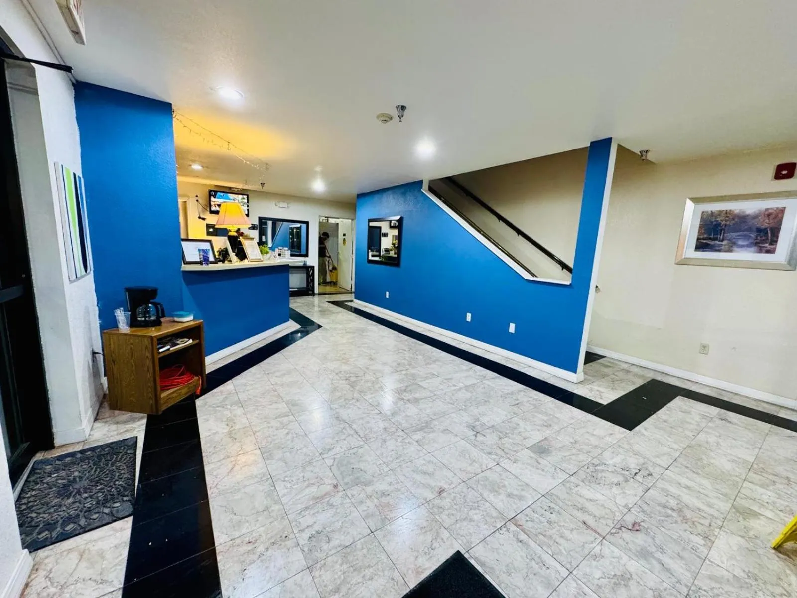 Lobby or reception in Express inn Junction city