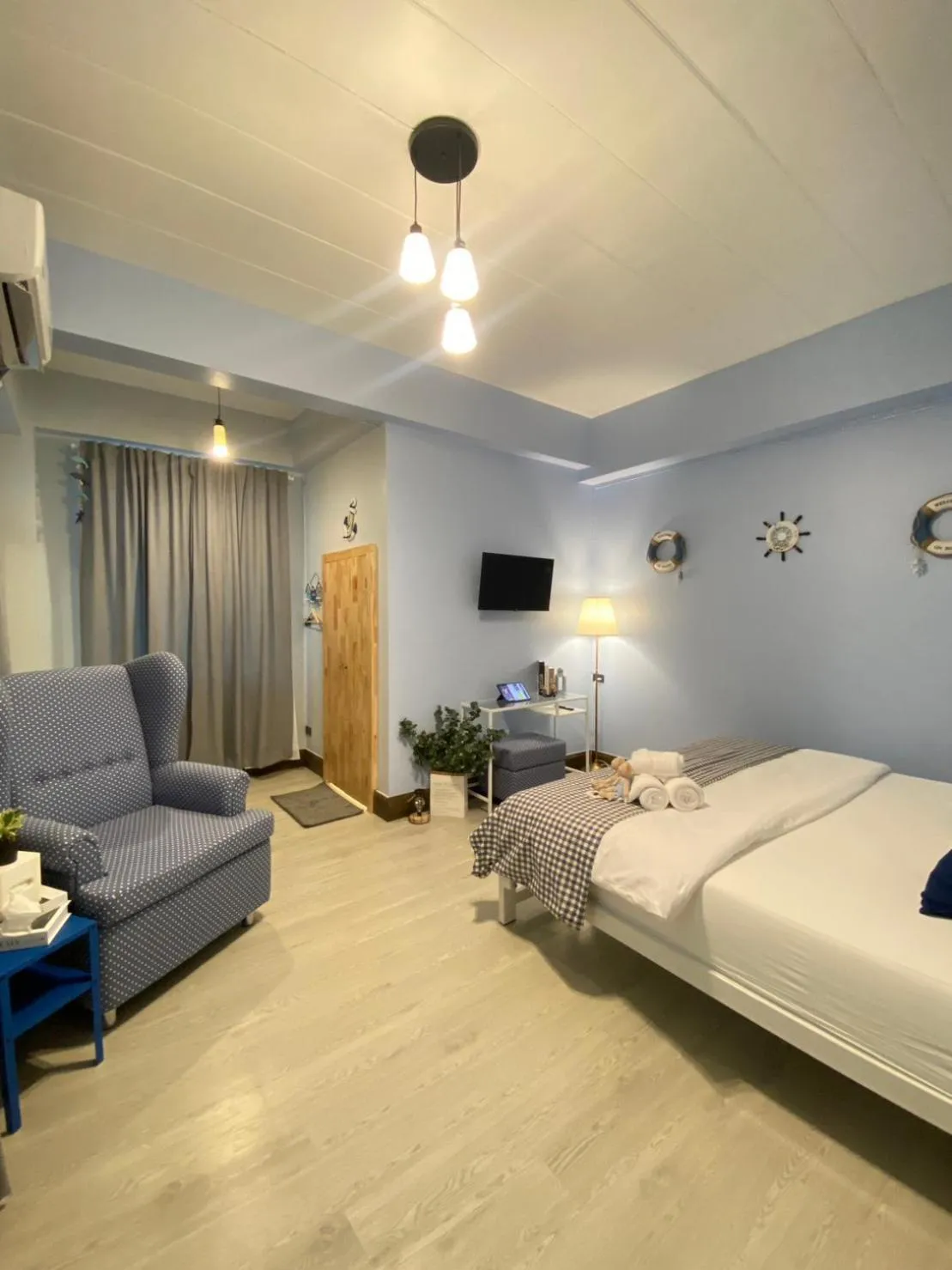 Bed in Triple J hotel Trang