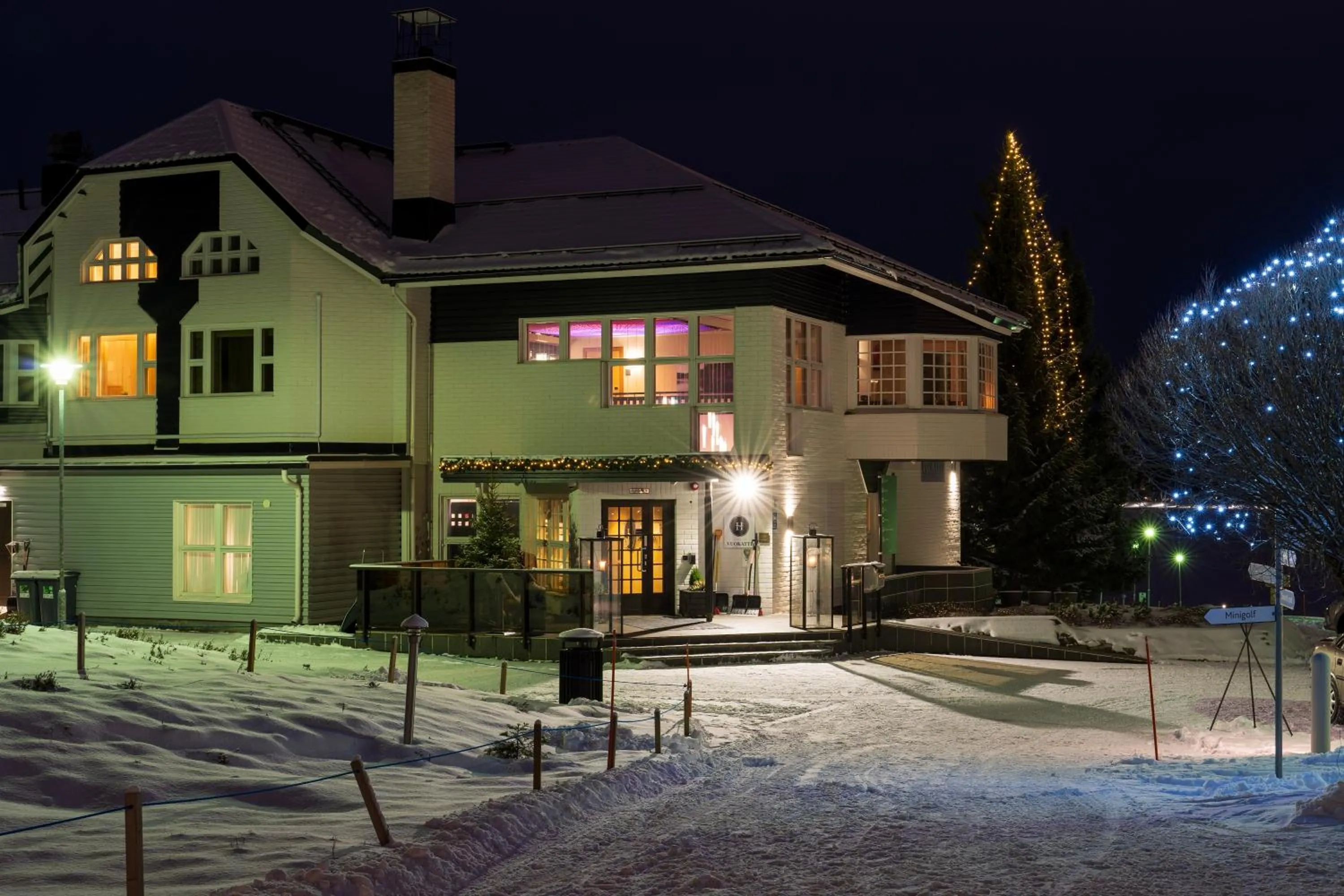 Property building in Aateli Lakeside Chalets - former Vuokatti Suites