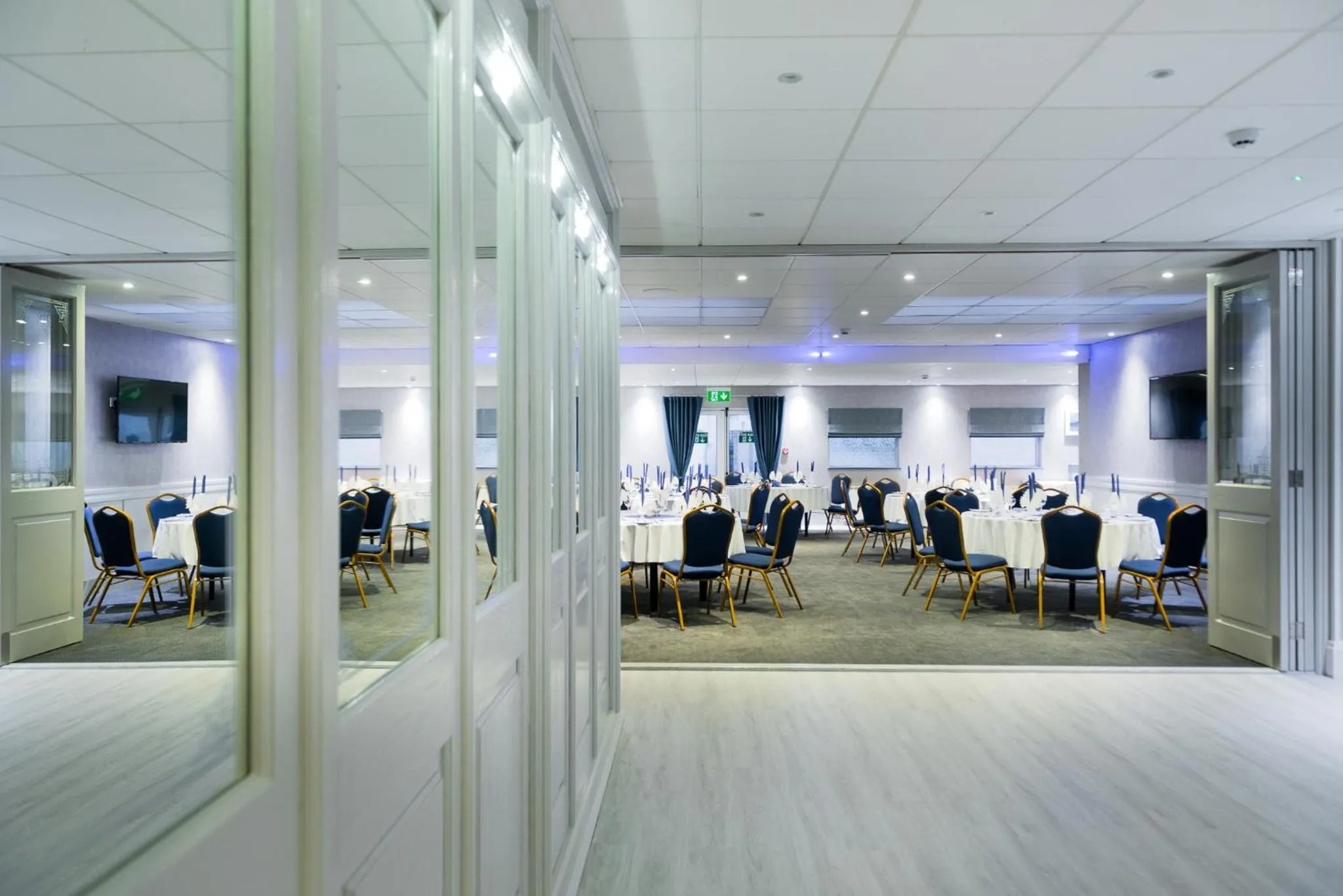 Restaurant/places to eat in Hotel Ambassadeur