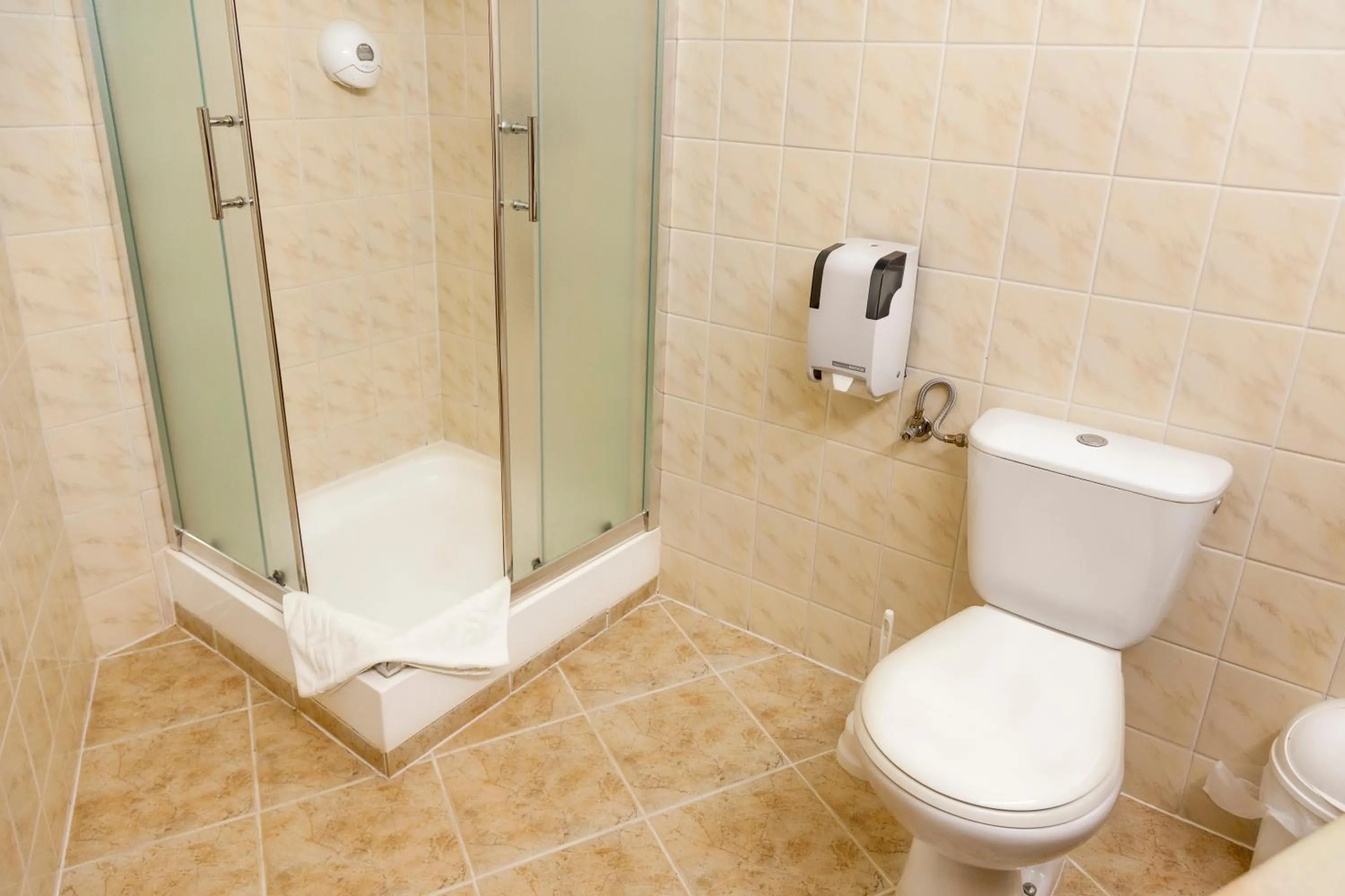 Shower in To Tu