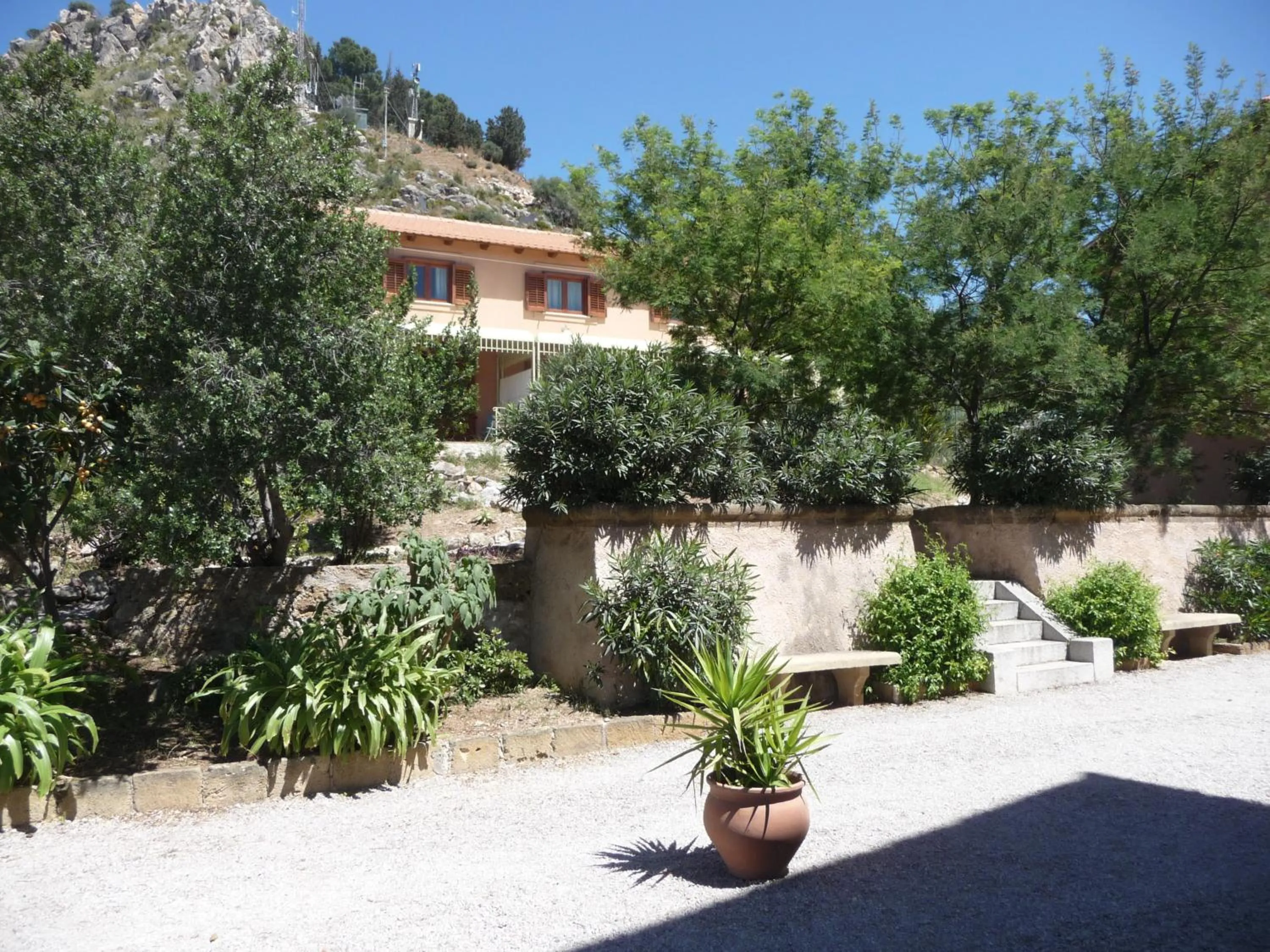 Facade/entrance in Villa Paladino Solunto