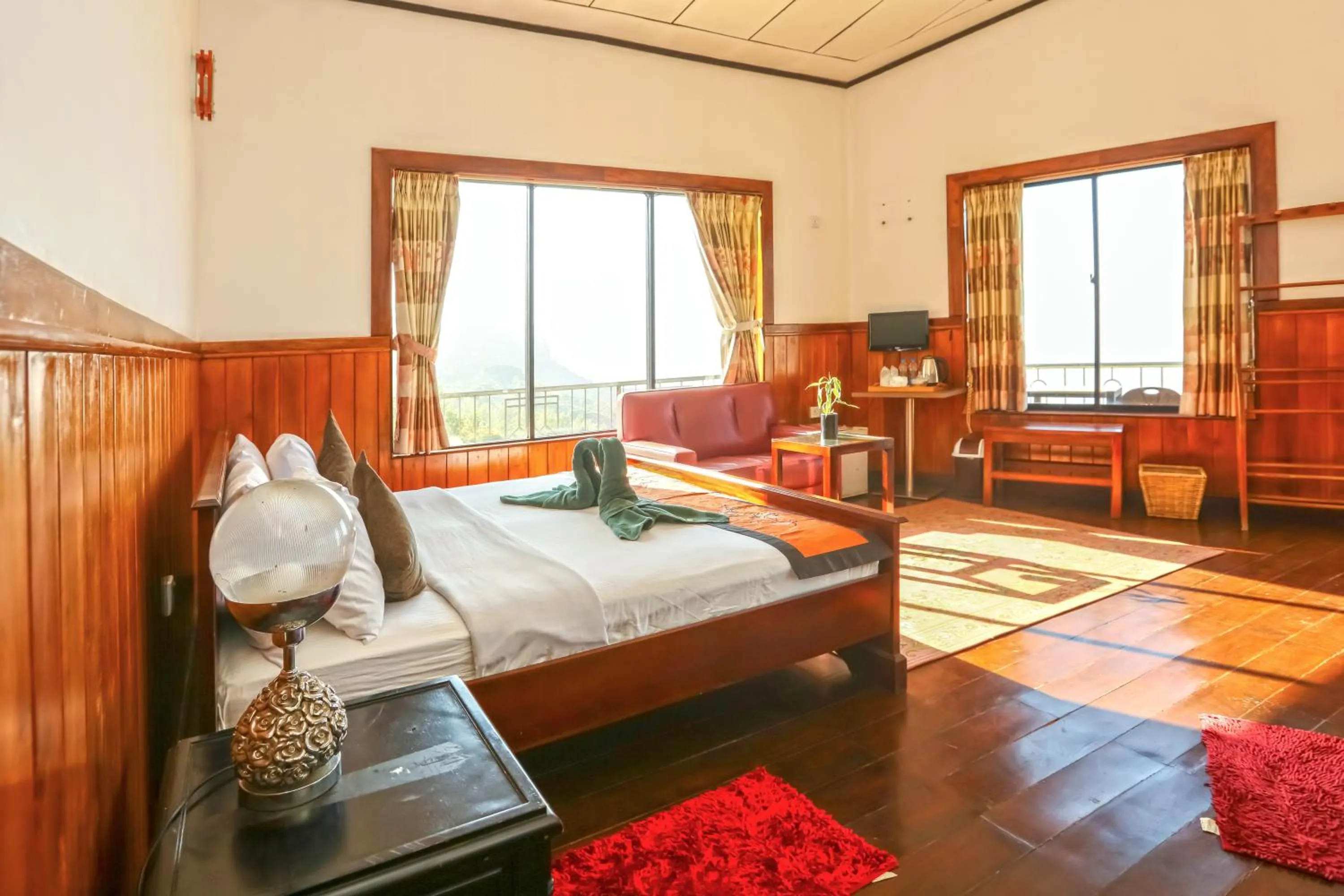 Bed in Srilak View Holiday Inn