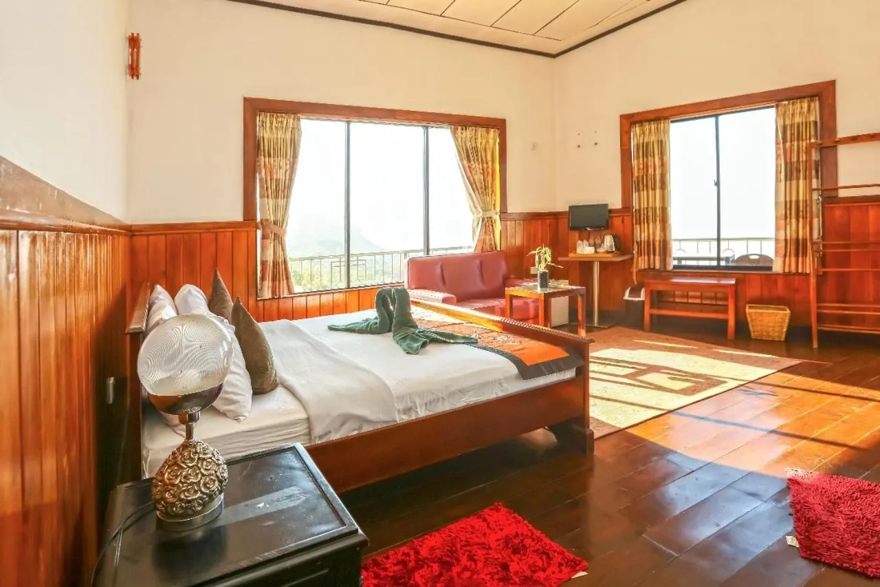 Bed in Srilak View Holiday Inn