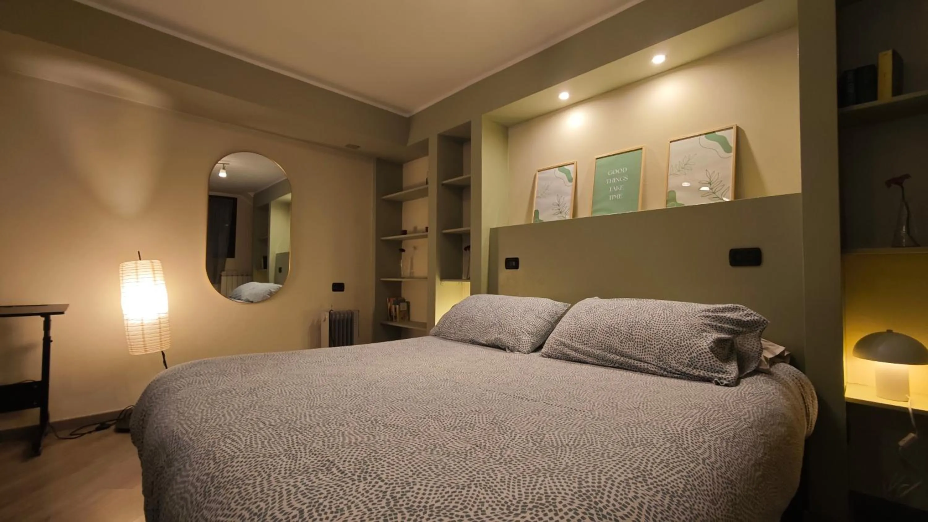 Appartamento Aleph with private parking, next train station