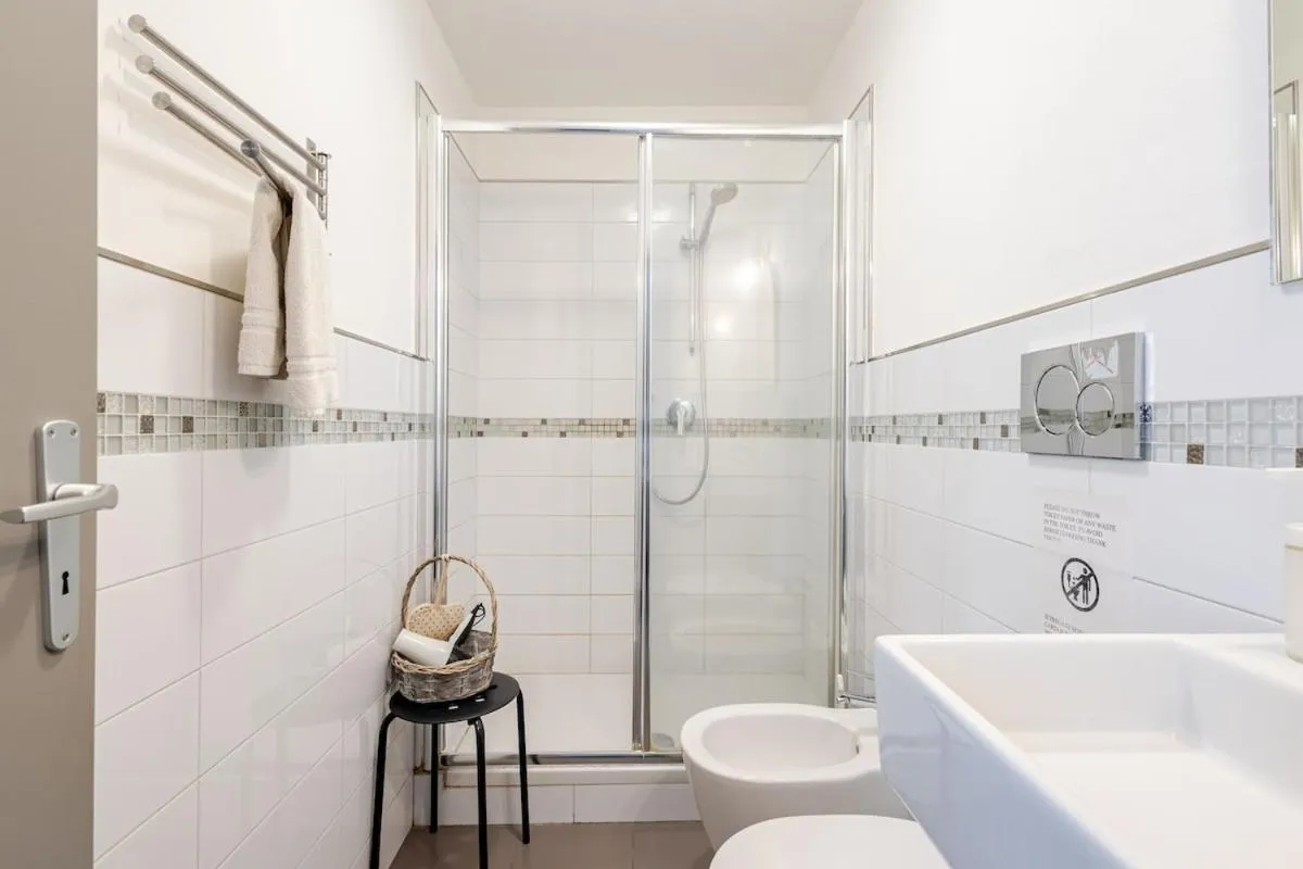 Shower in Elephant's Smile B&B