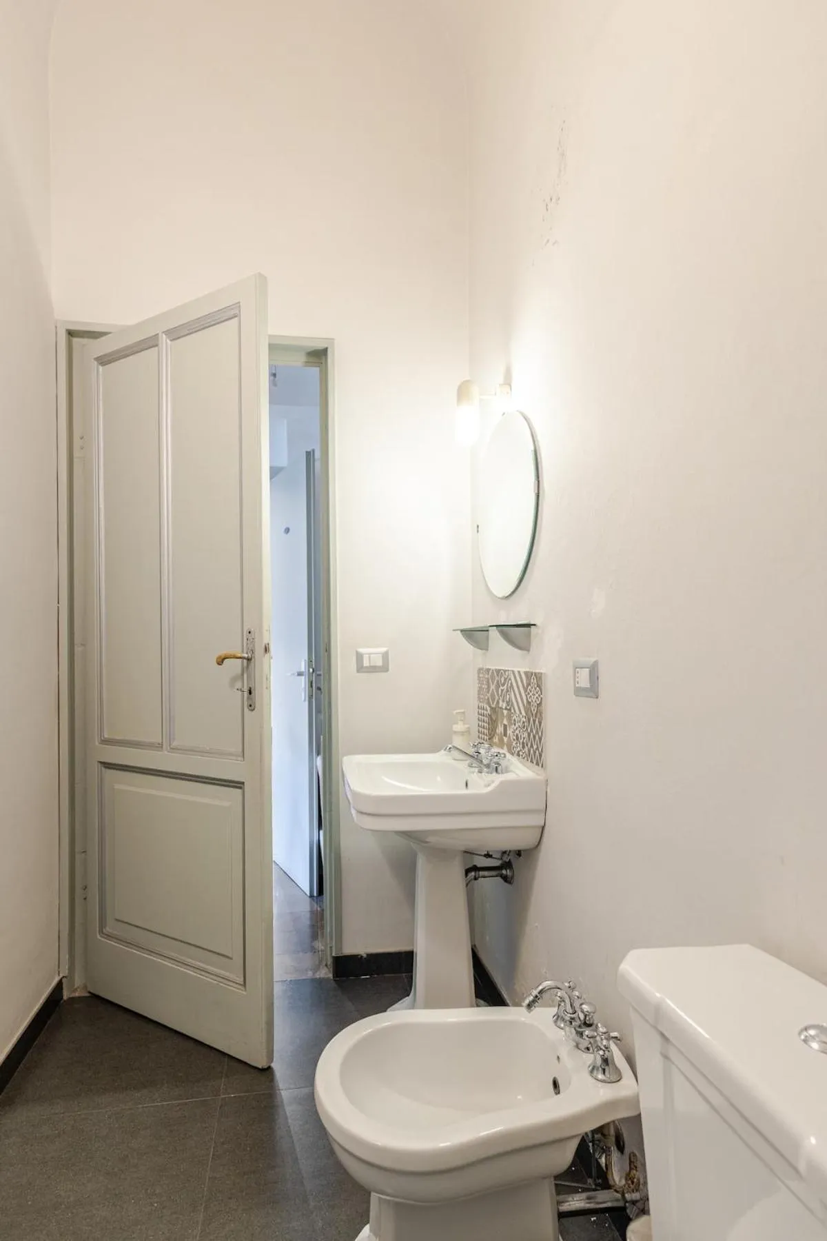 Toilet in Elephant's Smile B&B