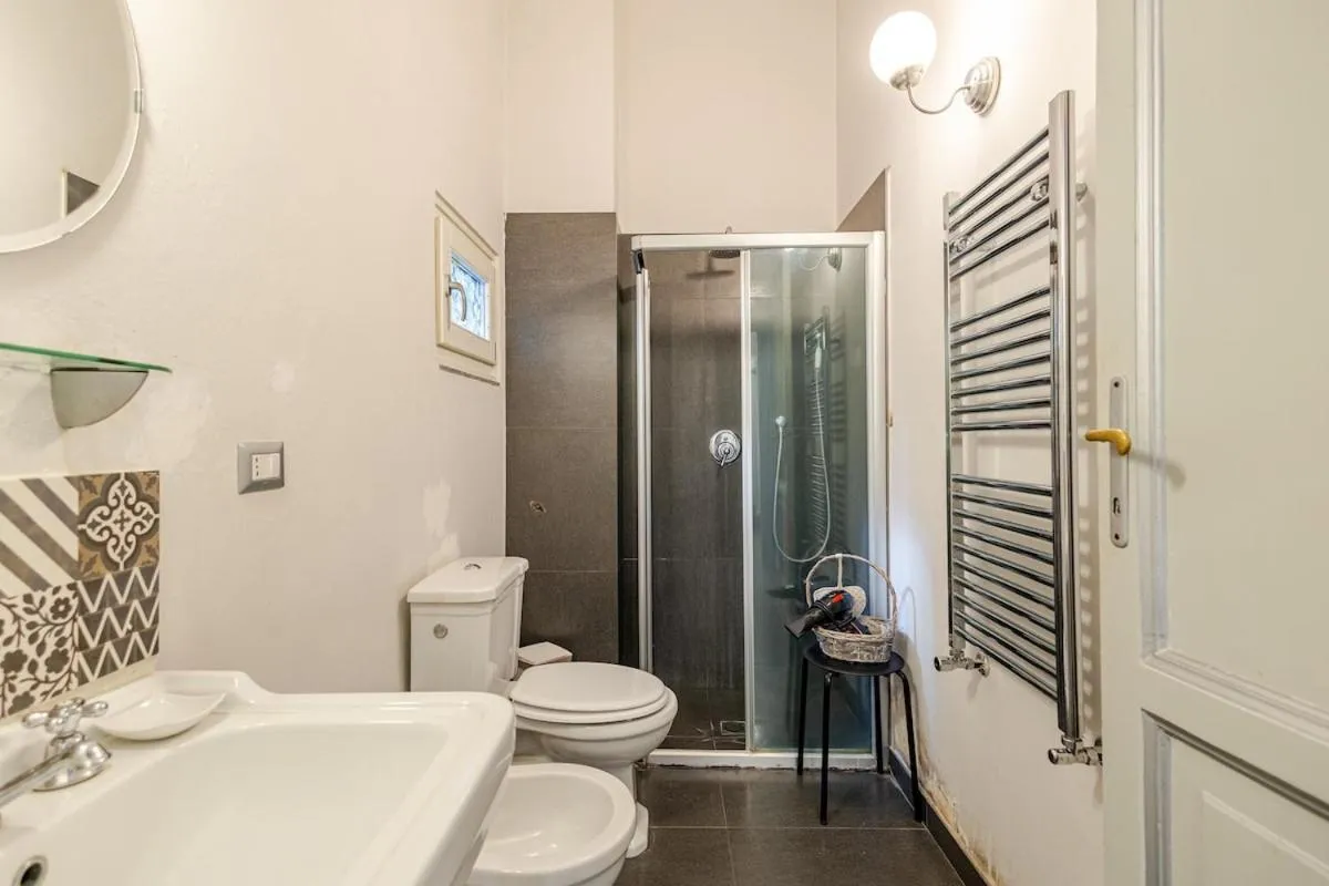 Shower in Elephant's Smile B&B