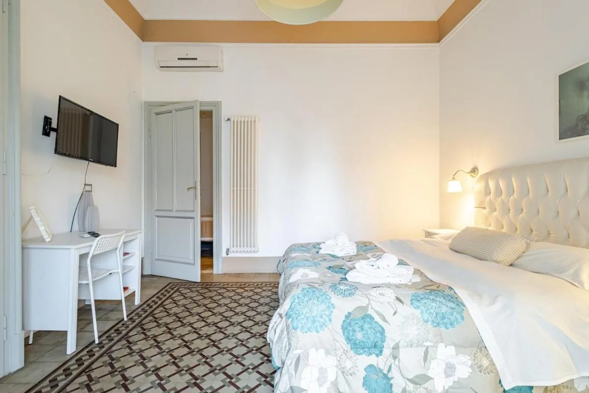 Photo of the whole room, Bed in Elephant's Smile B&B