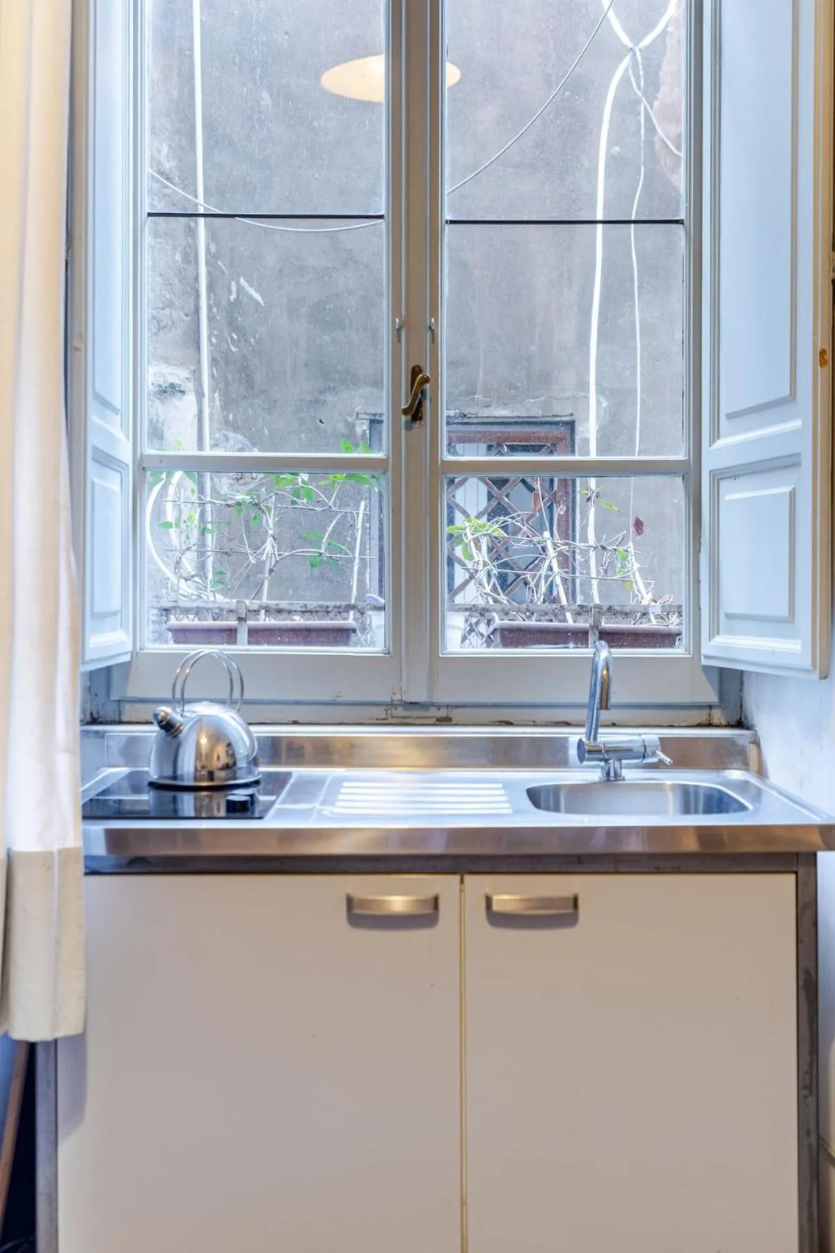 Kitchen or kitchenette in Elephant's Smile B&B