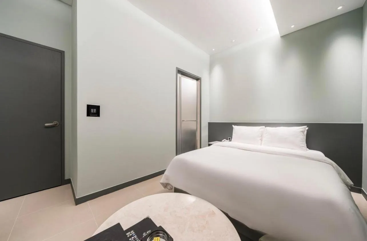 Bed in HOTEL MYEONG JAK