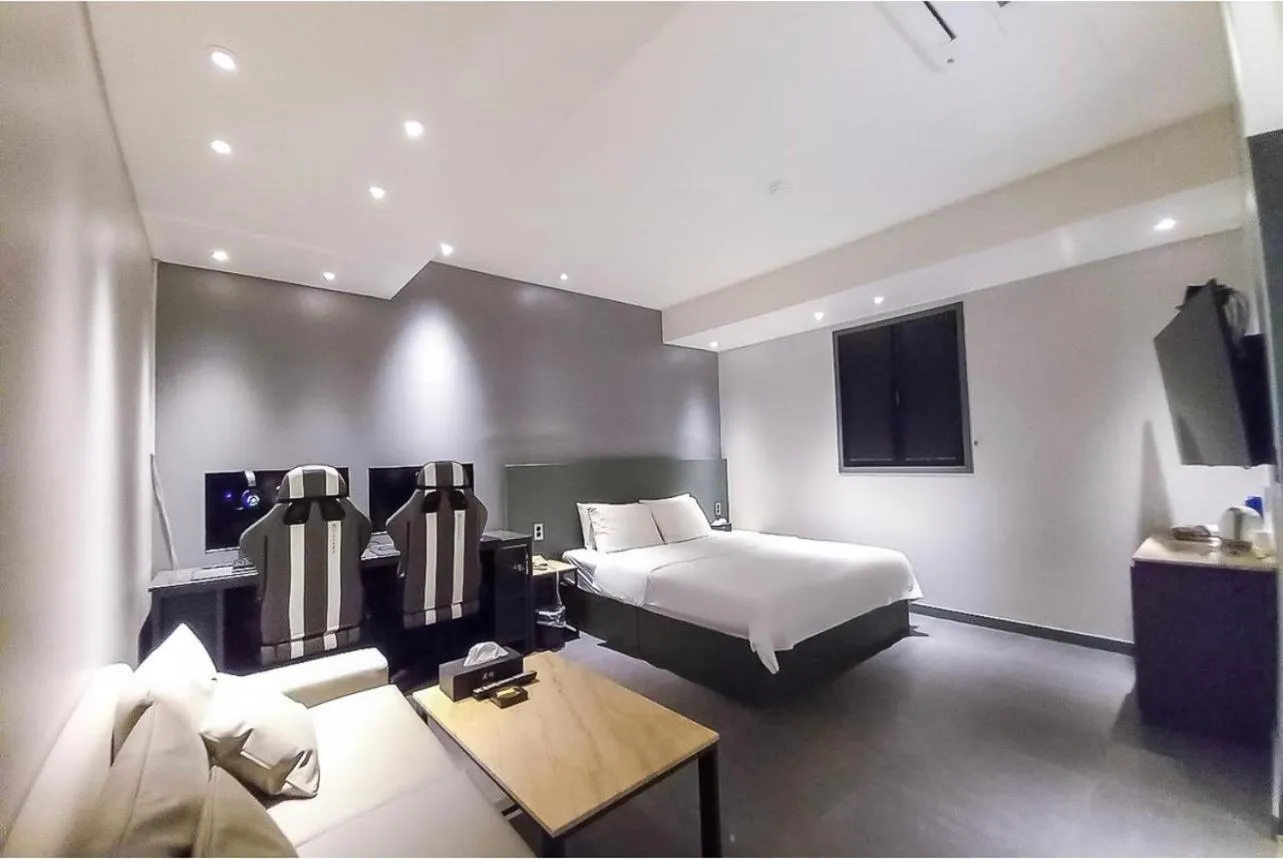 Bed in HOTEL MYEONG JAK