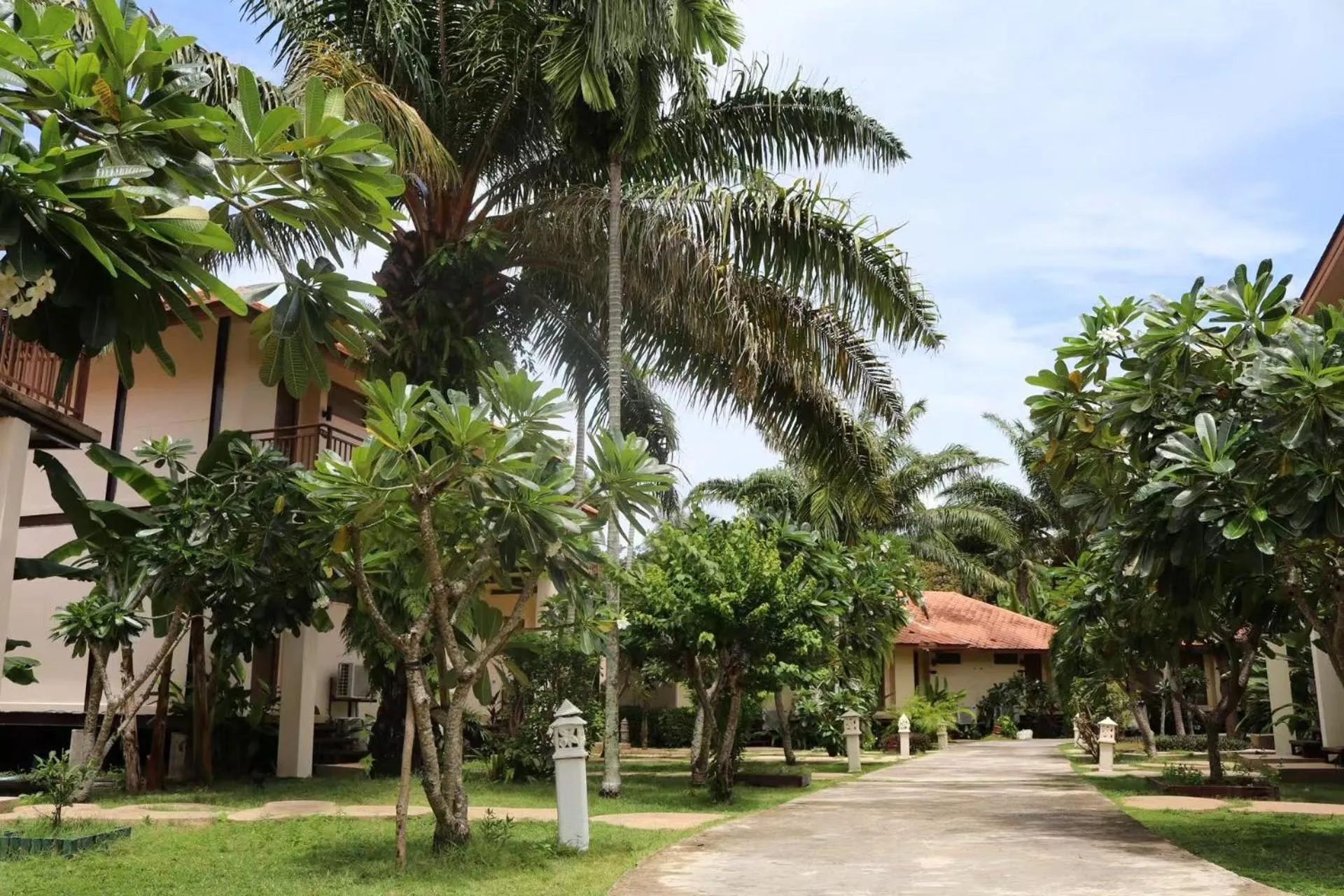 Garden in Blue Bay Resort - Access to Pool and Beach-Phuket & Krabi