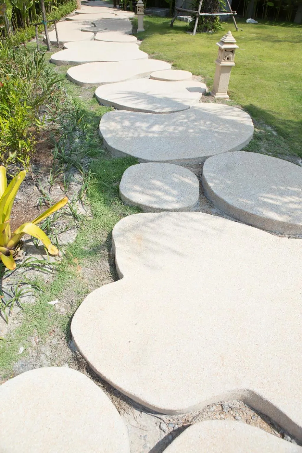 Garden in Blue Bay Resort - Access to Pool and Beach-Phuket & Krabi