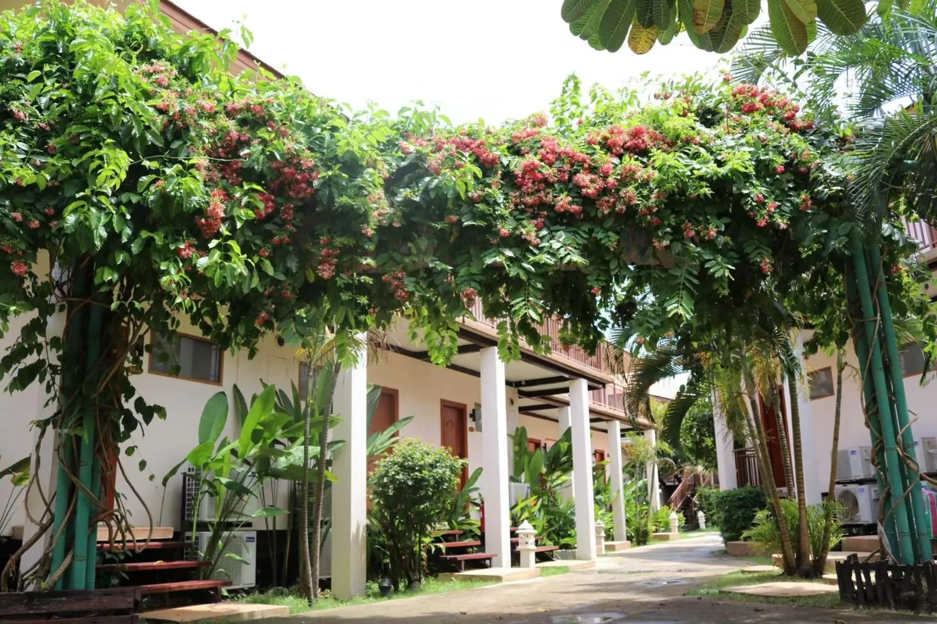 Garden in Blue Bay Resort - Access to Pool and Beach-Phuket & Krabi