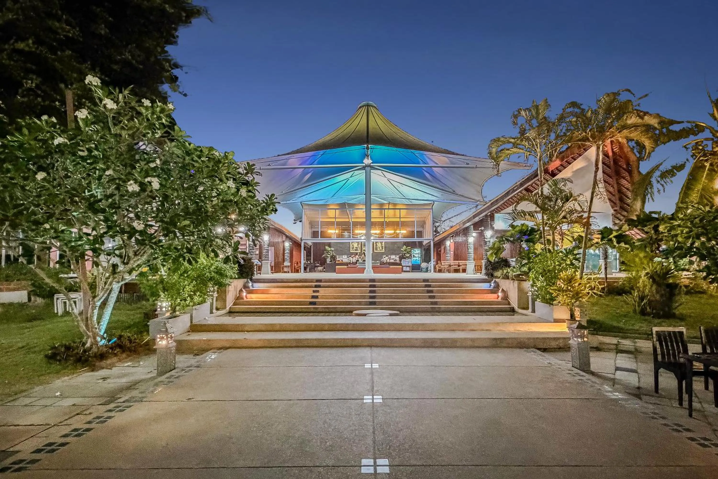 Garden view in Blue Bay Resort - Access to Pool and Beach-Phuket & Krabi