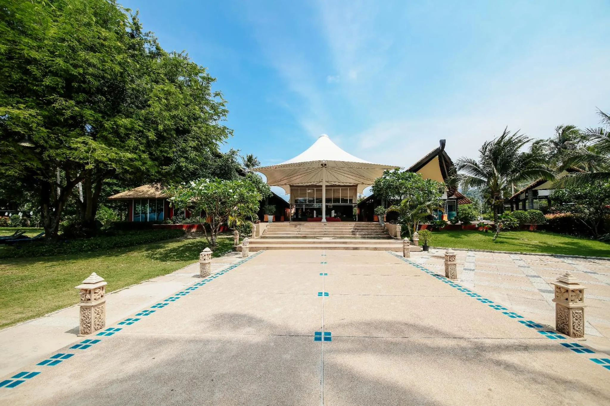 Property building in Blue Bay Resort - Access to Pool and Beach-Phuket & Krabi