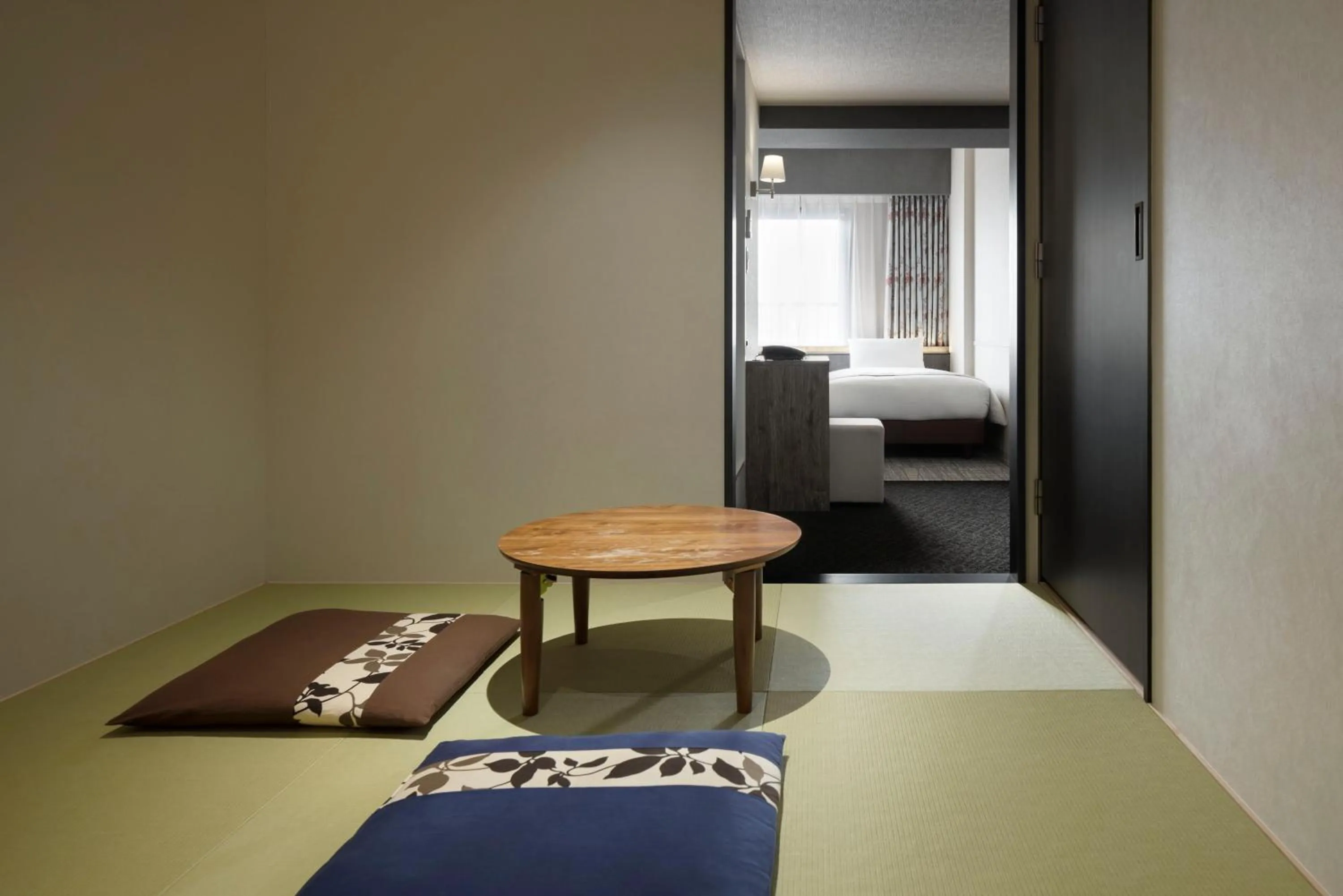 Photo of the whole room, Bed in the b osaka-shinsekai