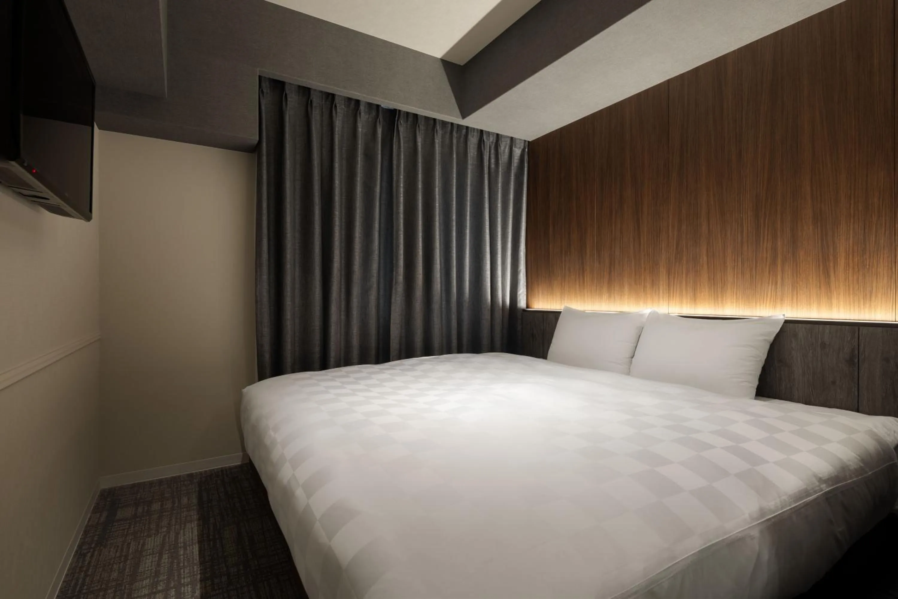 Photo of the whole room, Bed in the b osaka-shinsekai